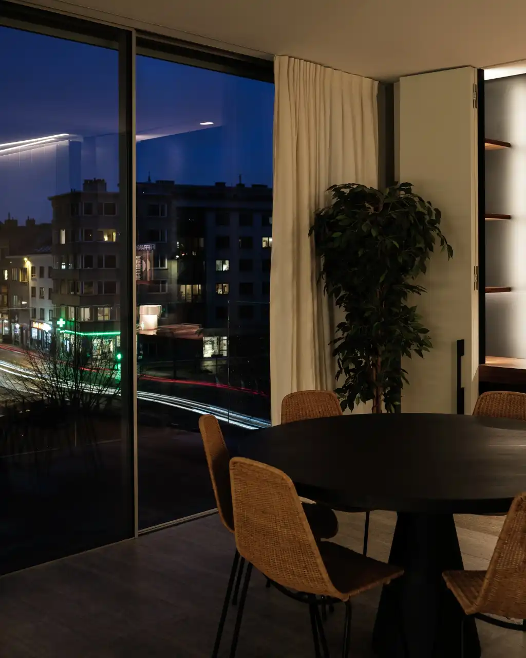 High-end duplexpenthouse met drie terrassen, gelegen in een architecturaal hoogstaand gebouw naar ontwerp van Element Architecten. foto 10