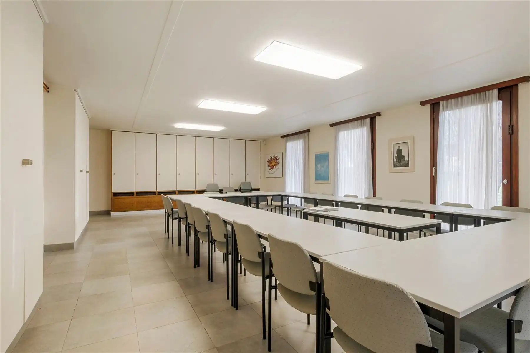 Veelzijdig Kantoorpand met Parkeerplaats in Groen Mene foto 13