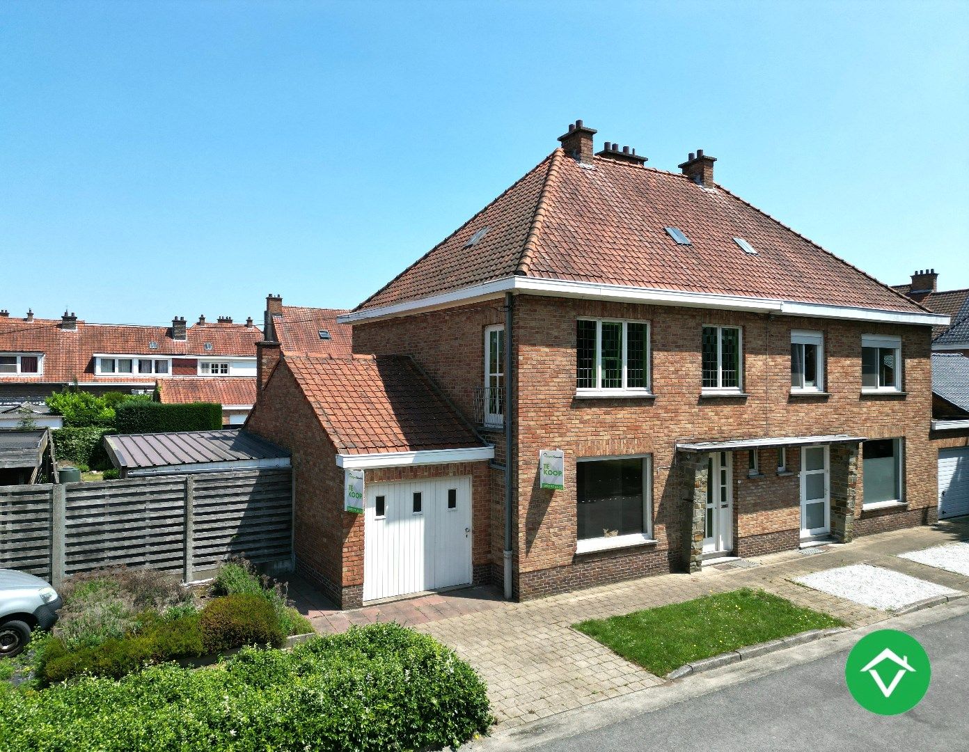 Hoofdfoto van de publicatie: Stevige woning met 3 slaapkamers, tuin en garage in een rustige wijk te Rumbeke