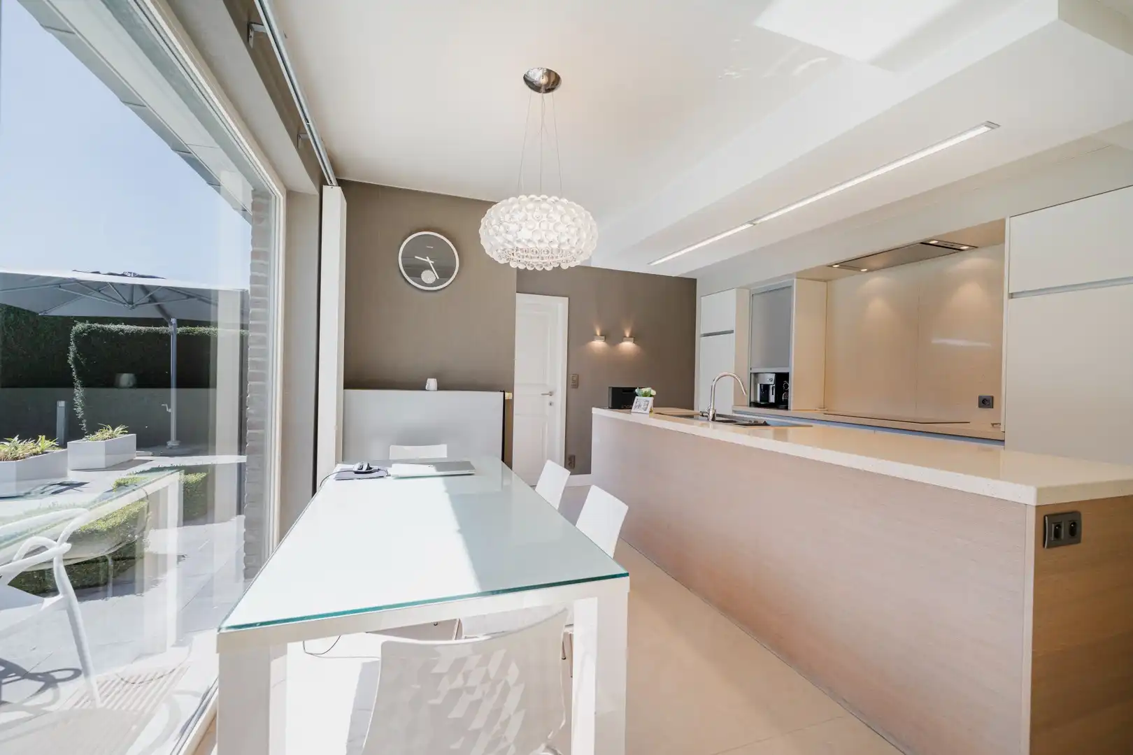 Charmante woning met 4 slaapkamers en verzorgde tuin met zwembad foto 10