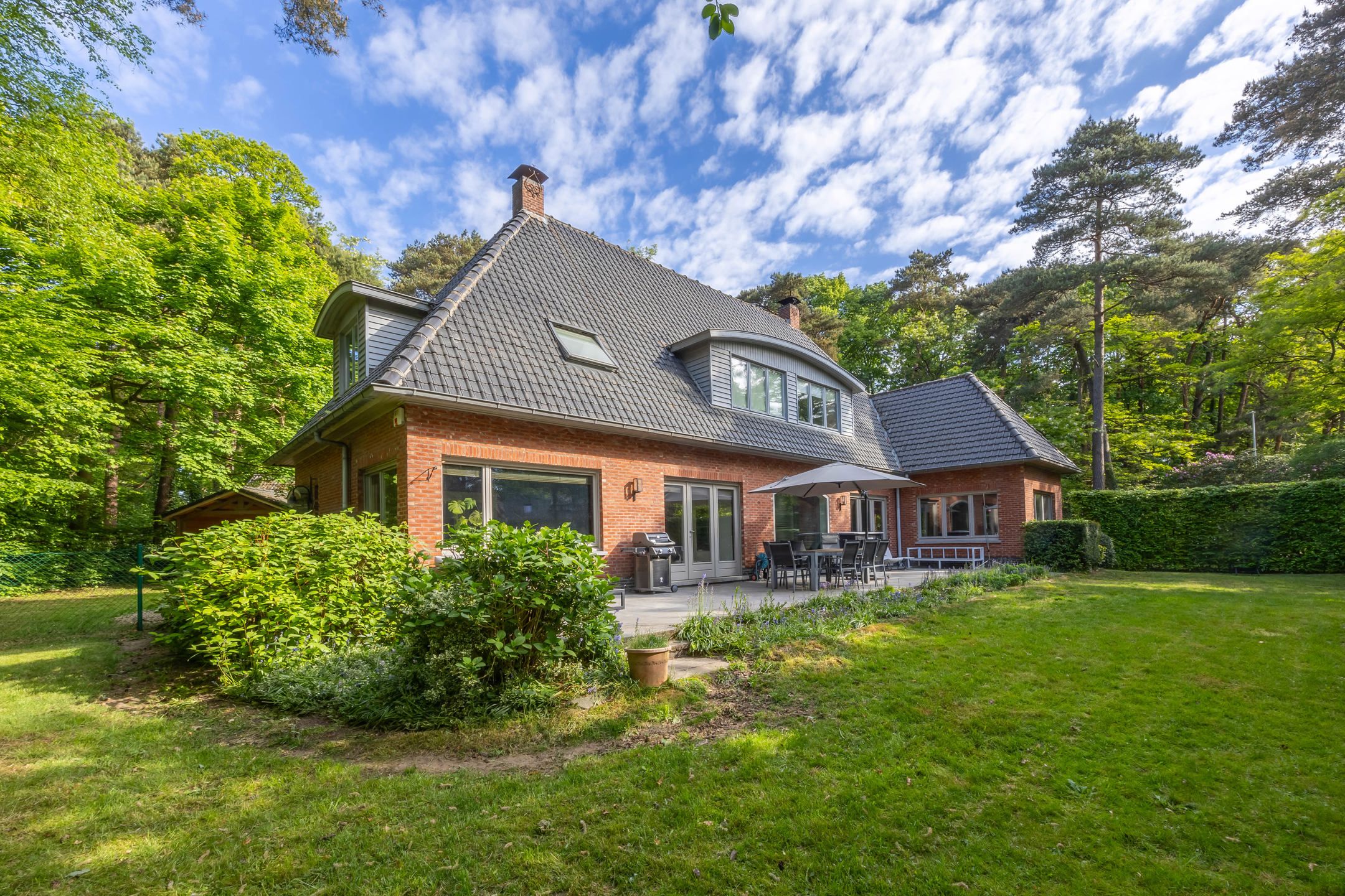 Ruime villa met bijgebouw in residentiële wijk foto 30
