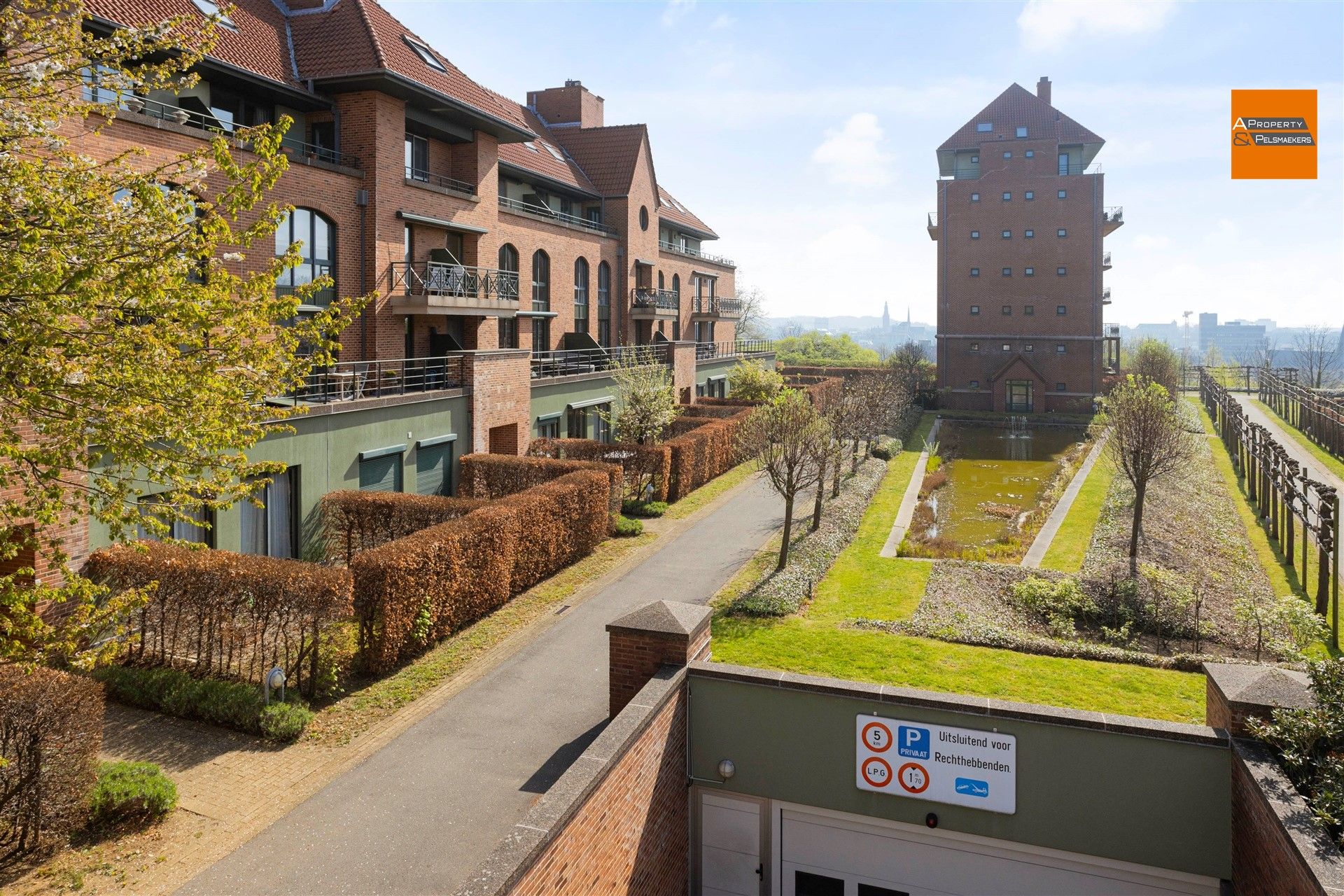 Appartement met 2 slpk, 2  terrassen + garage foto 18