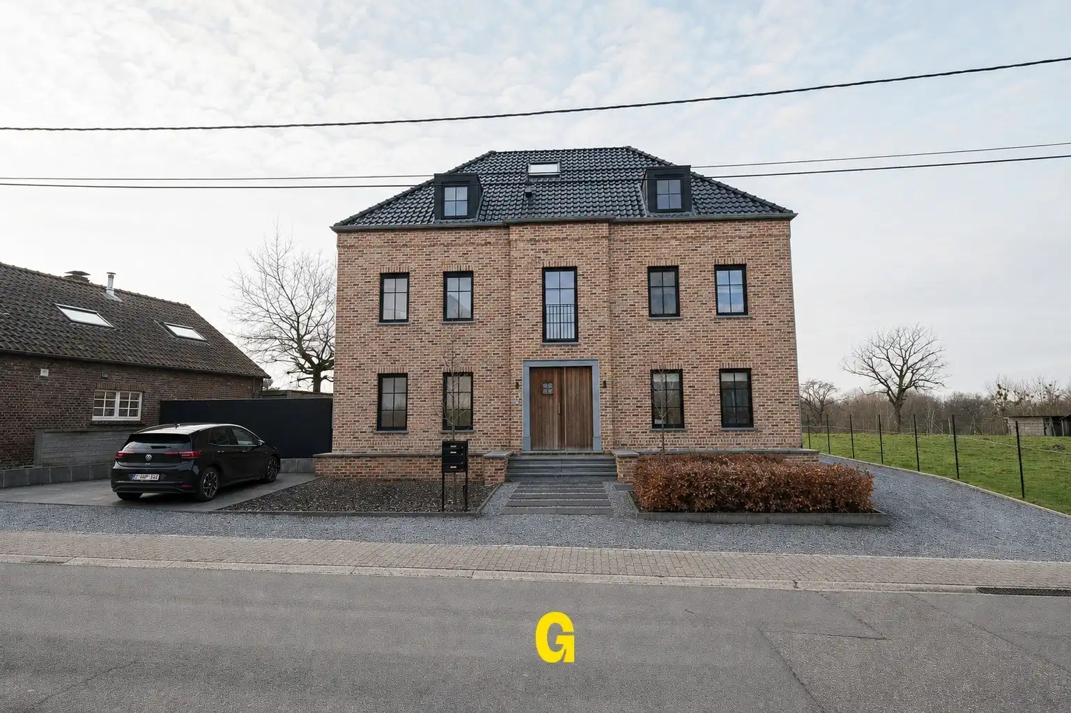 Knap afgewerkt gelijkvloersappartement met 2 slaapkamers, ruim terras en tuintje met tuinberging foto 2