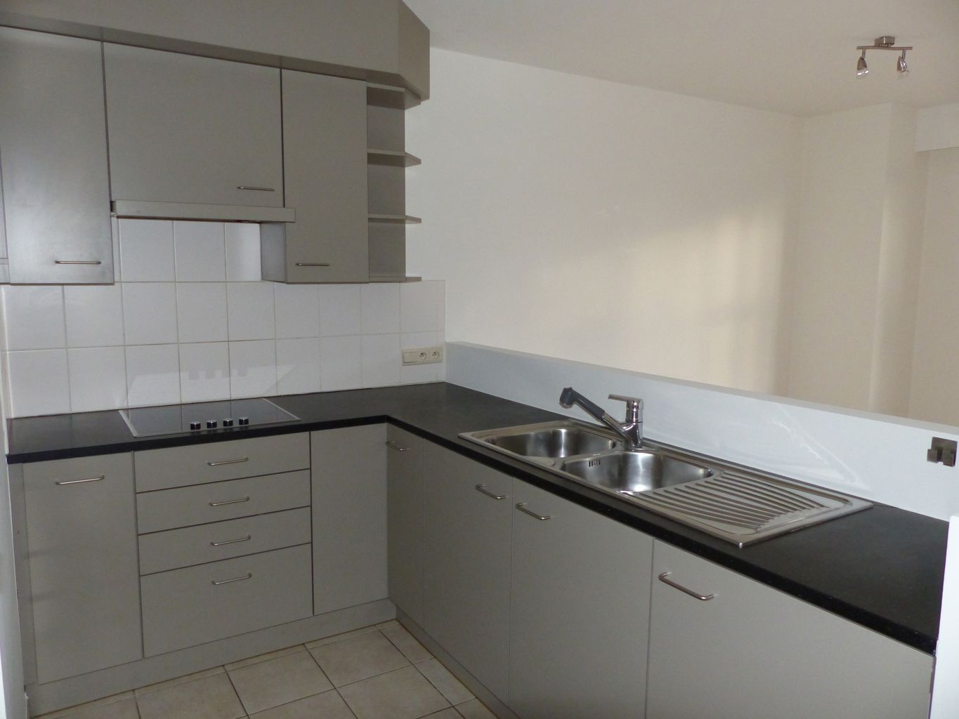 Centraal gelegen appartement met 2 slpks en een mooi terras. foto 3