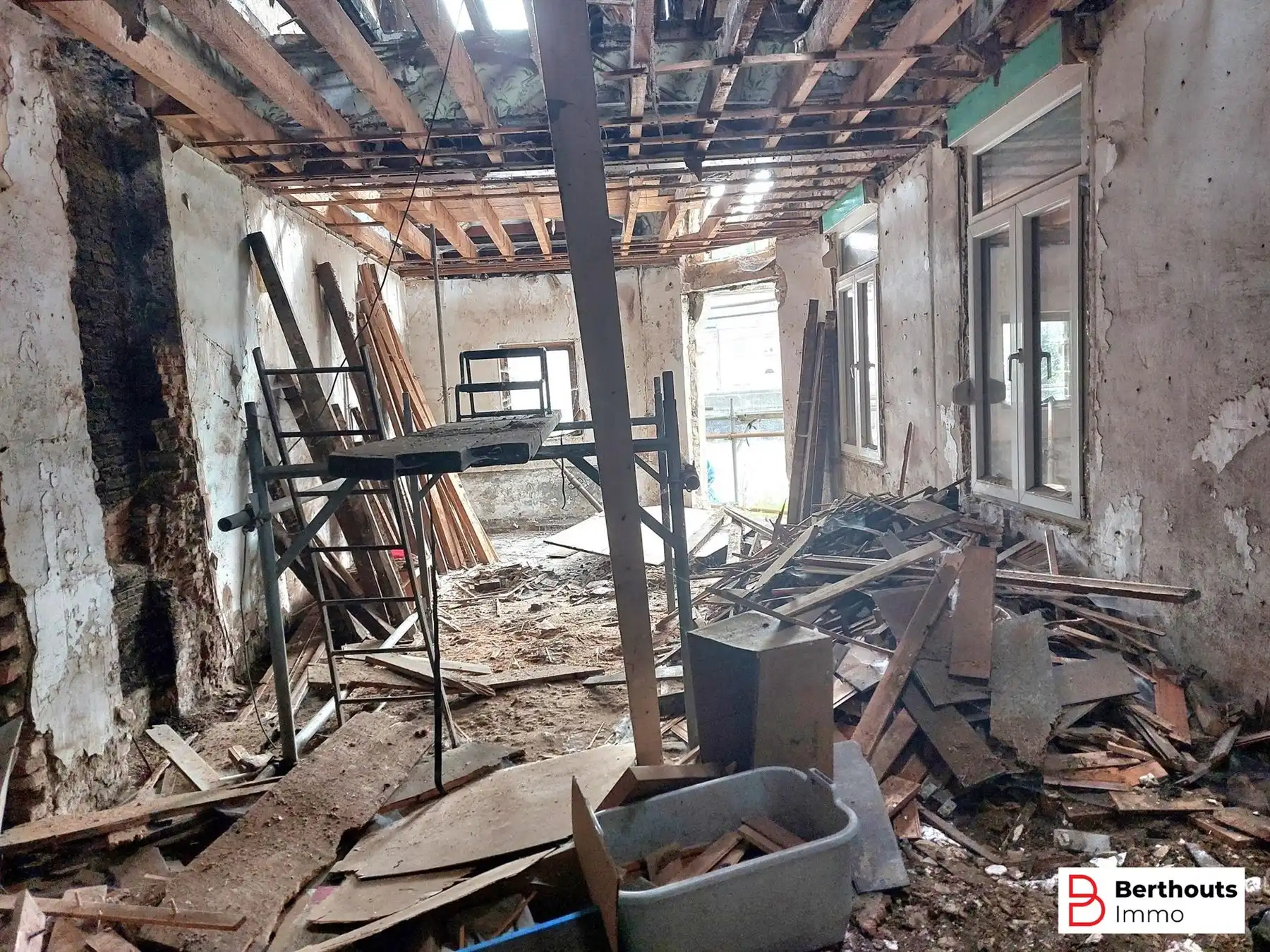 VOLLEDIG TE RENOVEREN, KARAKTERVOLLE WONING foto 4
