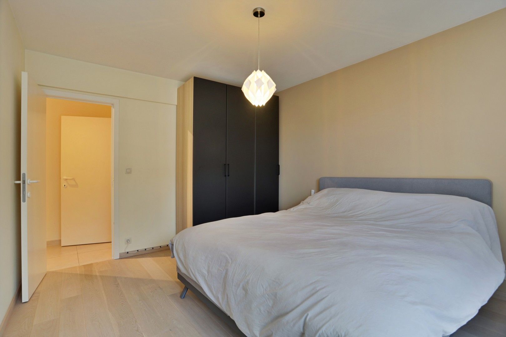 TOPLOCATIE! GOED ONDERHOUDEN, RUIM, INSTAPKLAAR 2-SLPK-APP MET 2 GROTE TERRASSEN foto 10