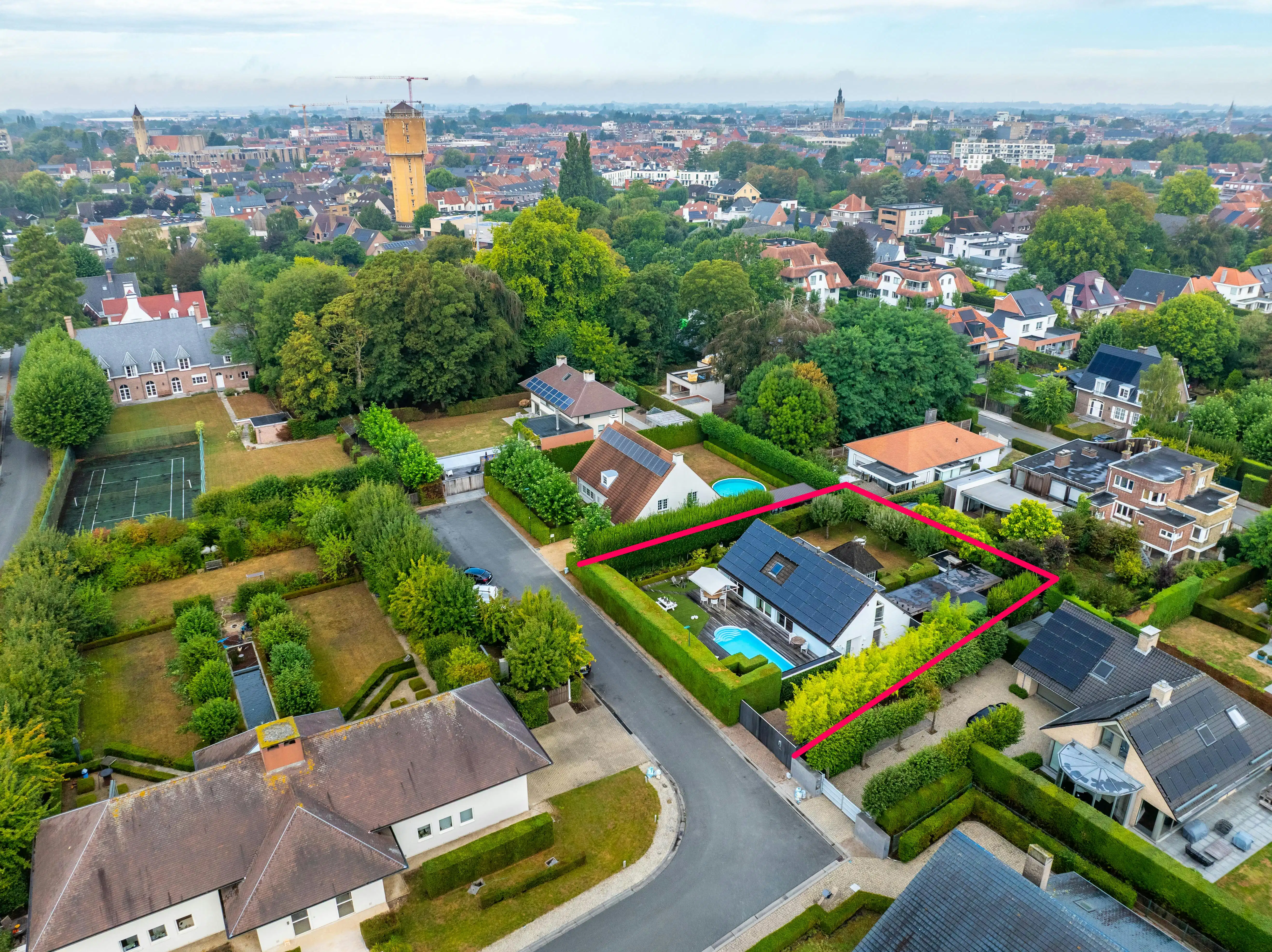 Villa met zwembad te koop in villawijk 't Motje in Roeselare foto 2