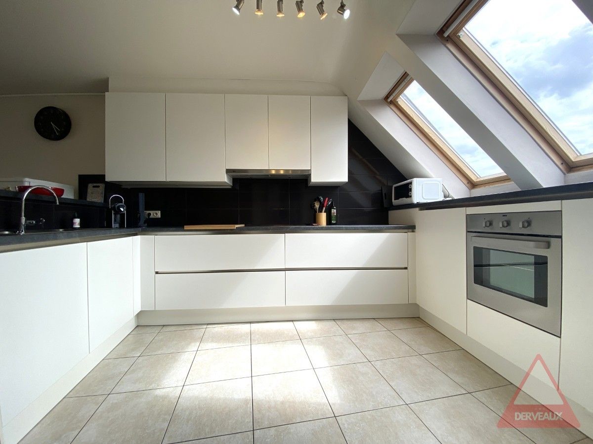Rumbeke – Lichtrijk duplexappartement met 2 slaapkamers en garage foto 9