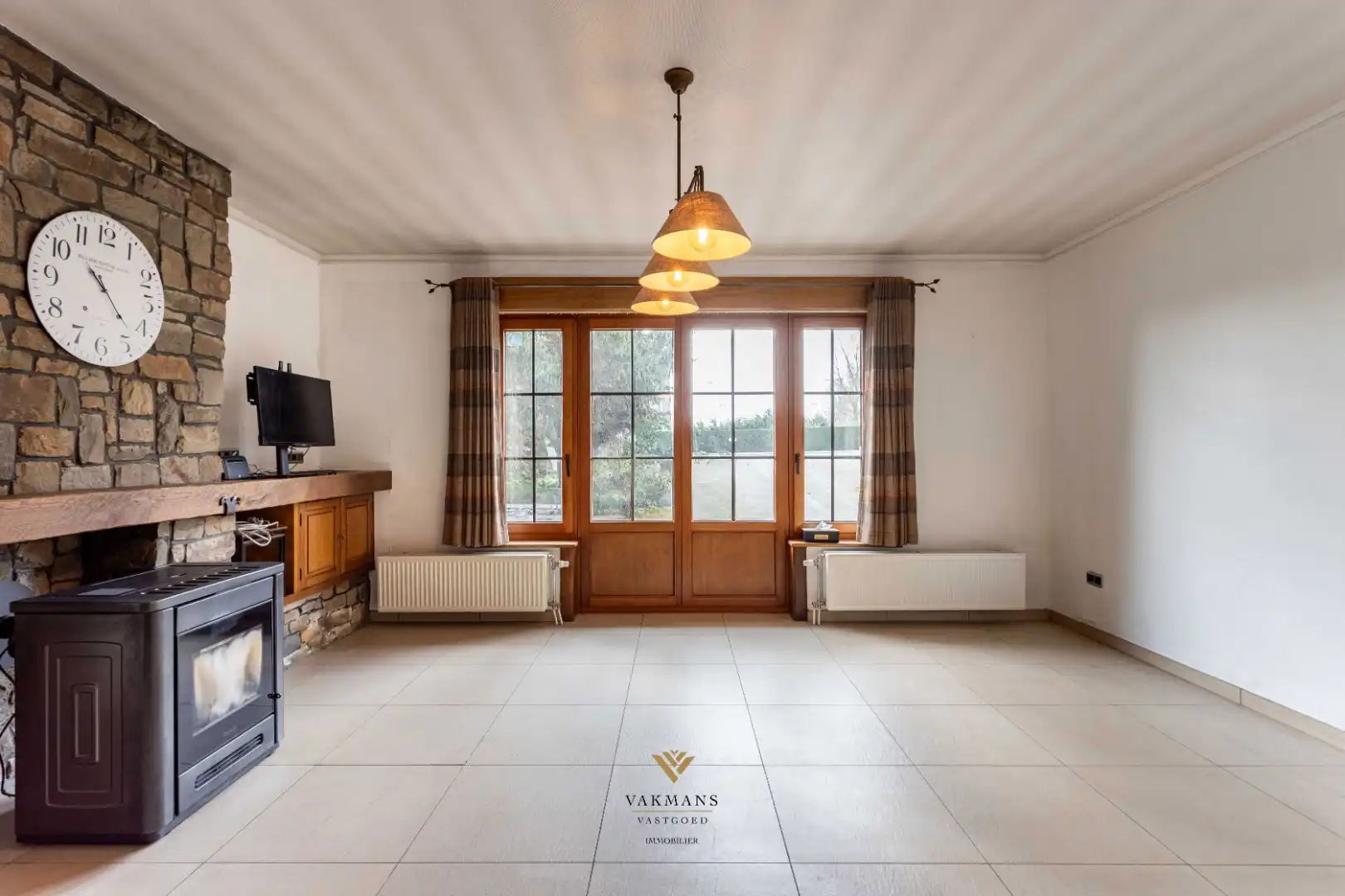 Ruime en charmante alleenstaande woning met 5 slaapkamers en 2 badkamers foto 5