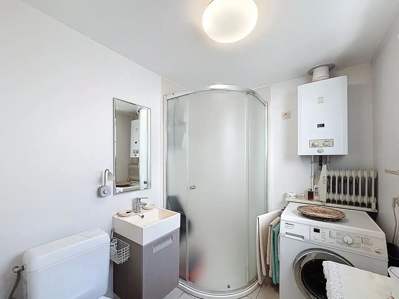 Aangenaam gelegen woning in de mooie vernieuwde H. Consciencestraat te Heist. foto 14