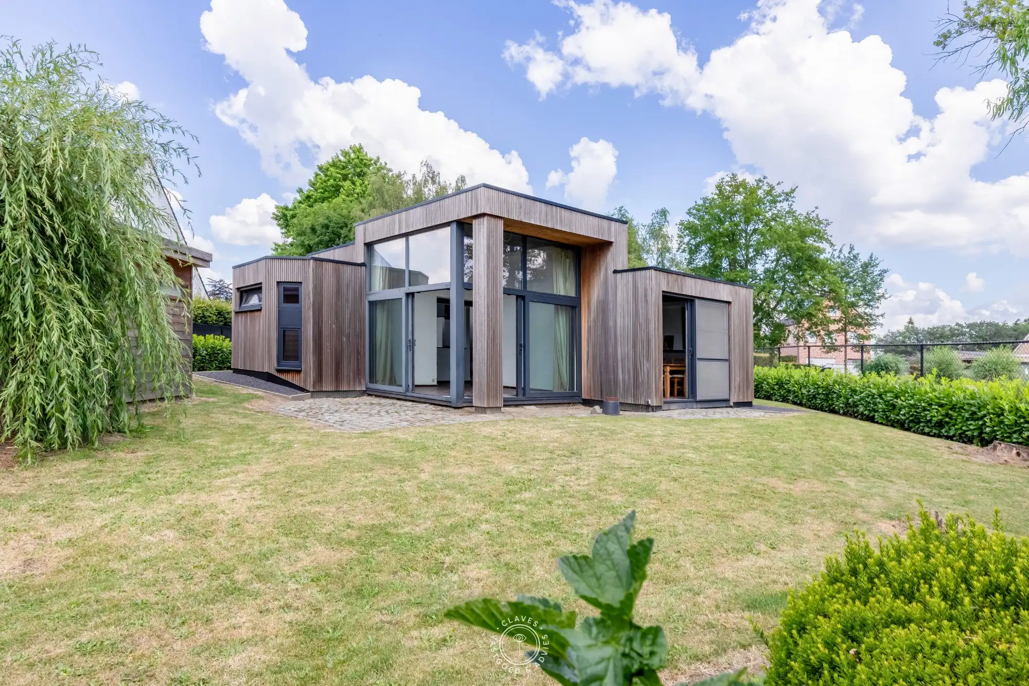 Architecturale seventies villa in energiezuinig jasje foto {{pictureIndex}}
