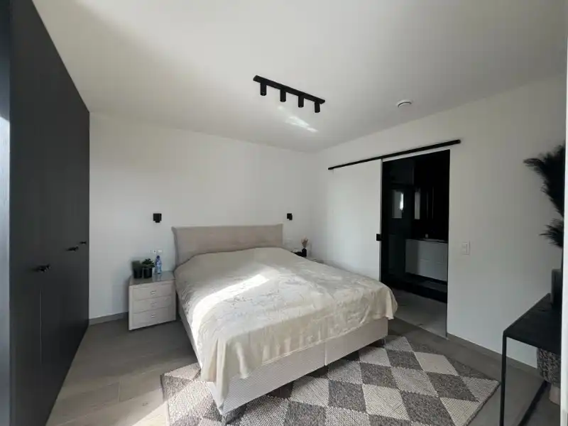 Nieuwbouw 3-slaapkamerappartement te huur voor kortere periode foto 4