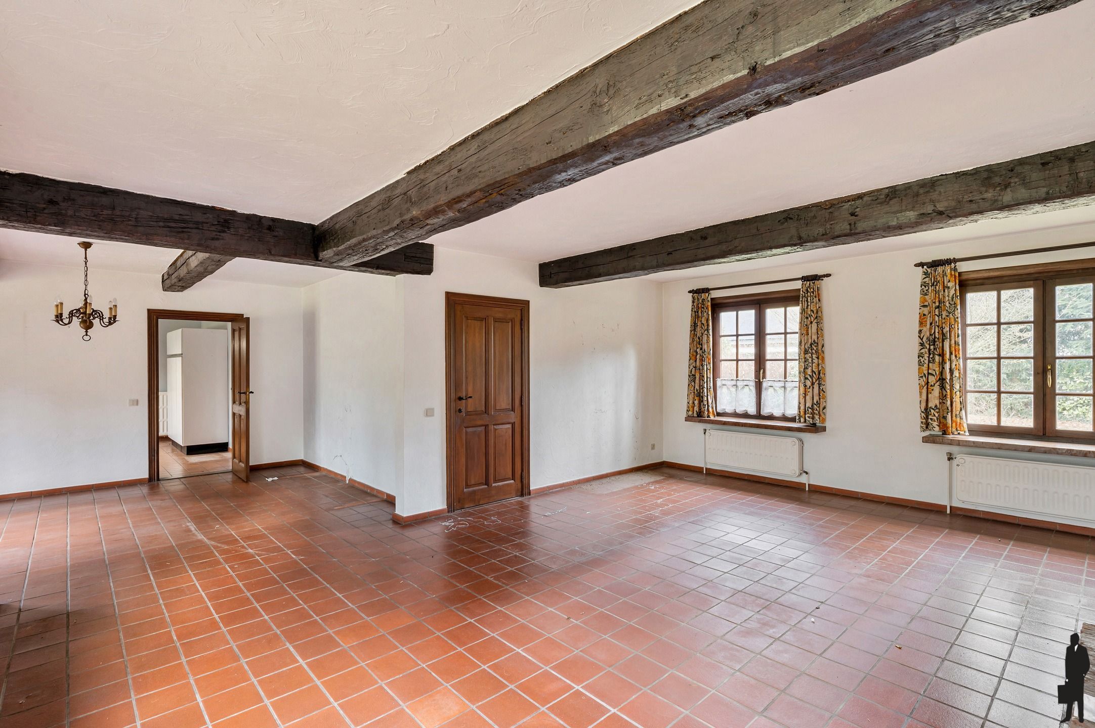 Te renoveren villa, in een bijzonder groene en residentiële omgeving!  foto 6