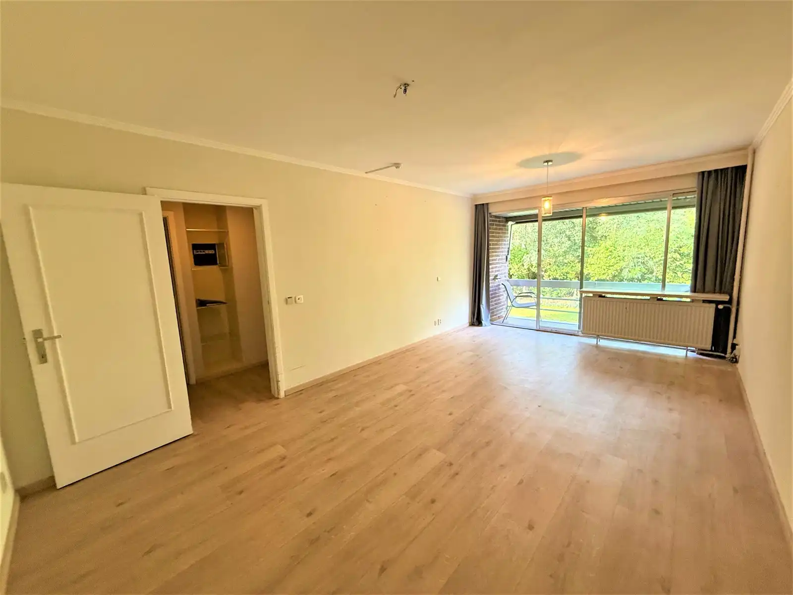 Serviceflat met garage, rustige en groene omgeving foto 4