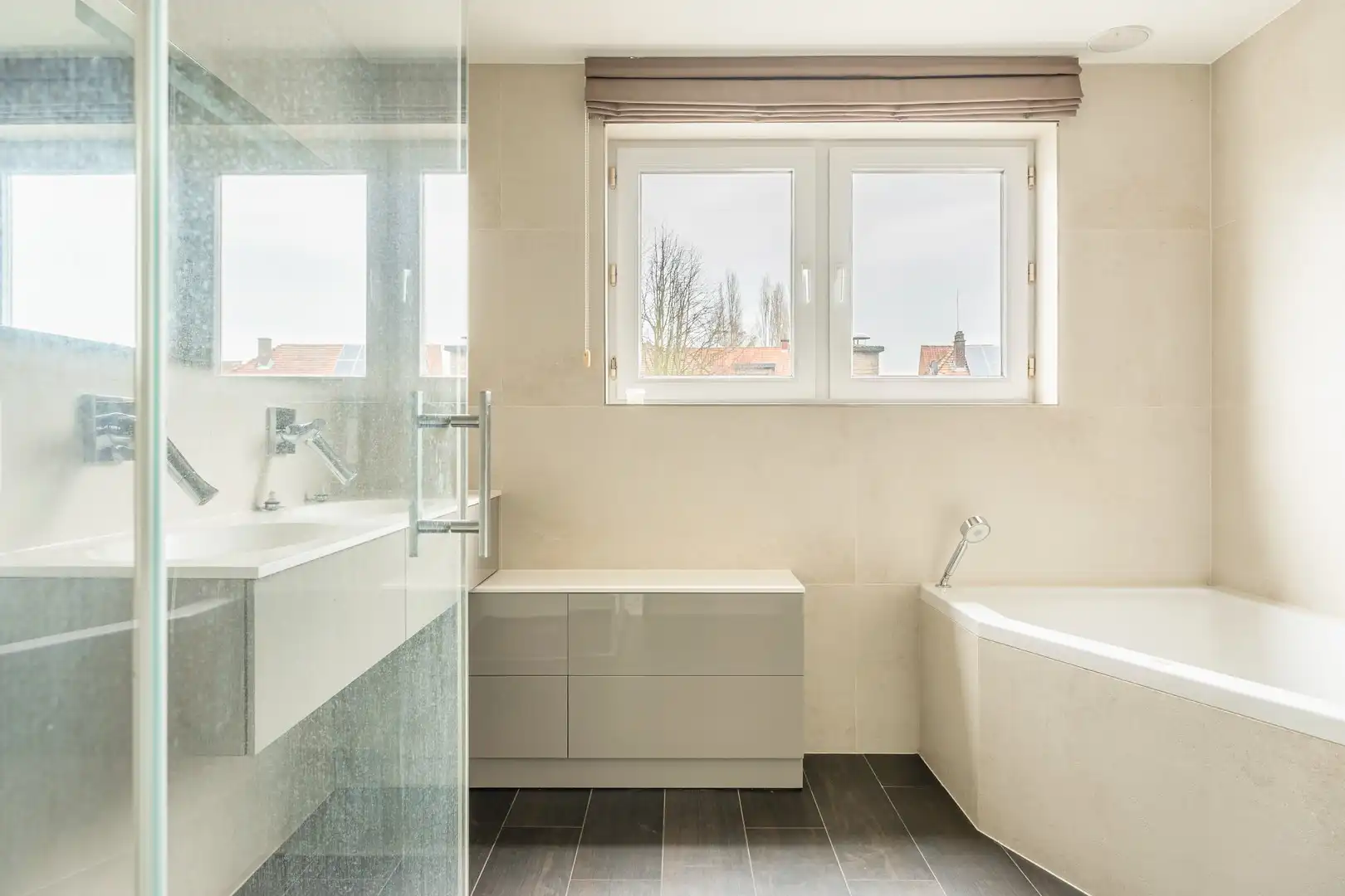 Ruime half open bebouwing in het centrum foto 12