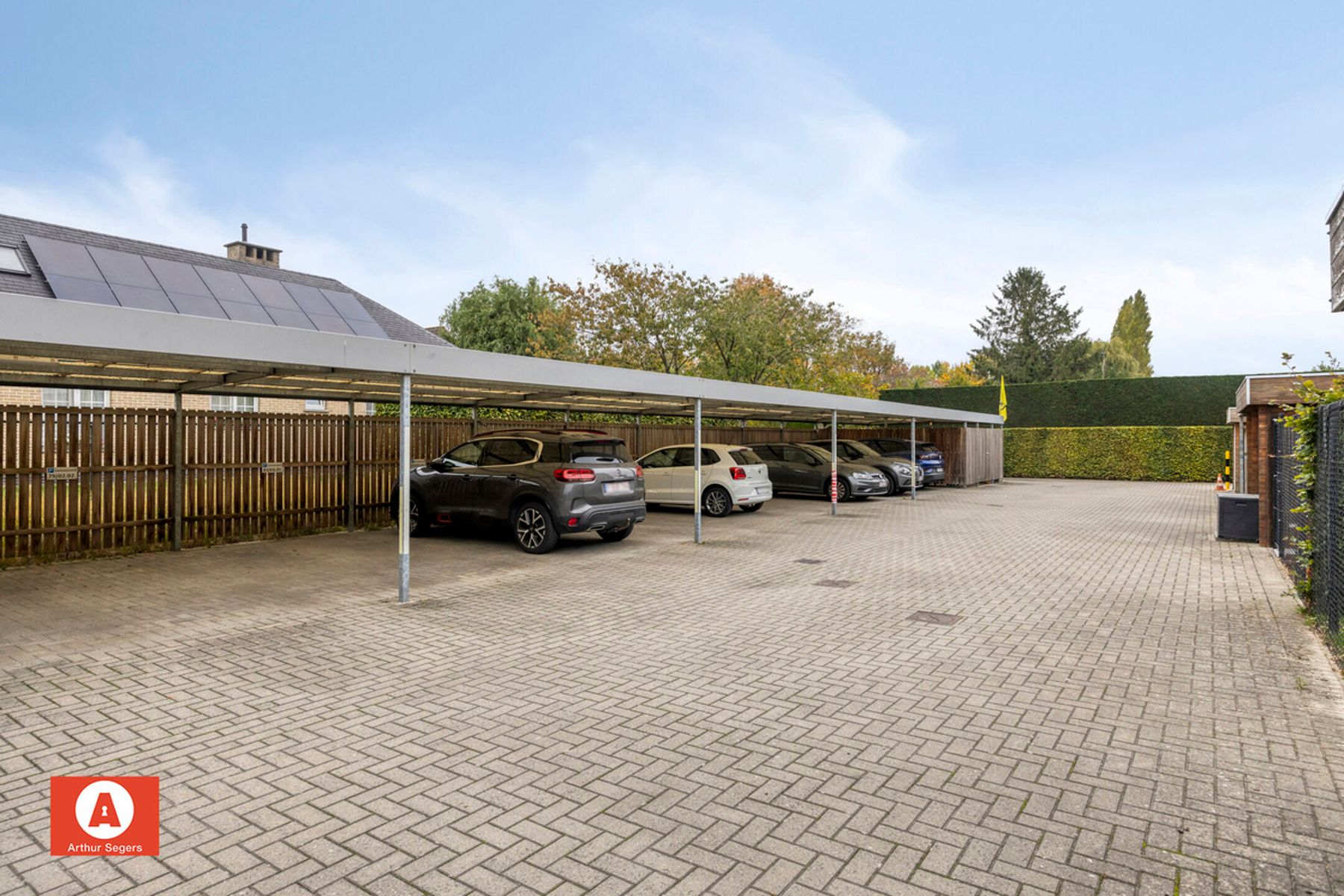 Recent Gelijkvloers appartement met tuin en parkeerplaats. foto 23