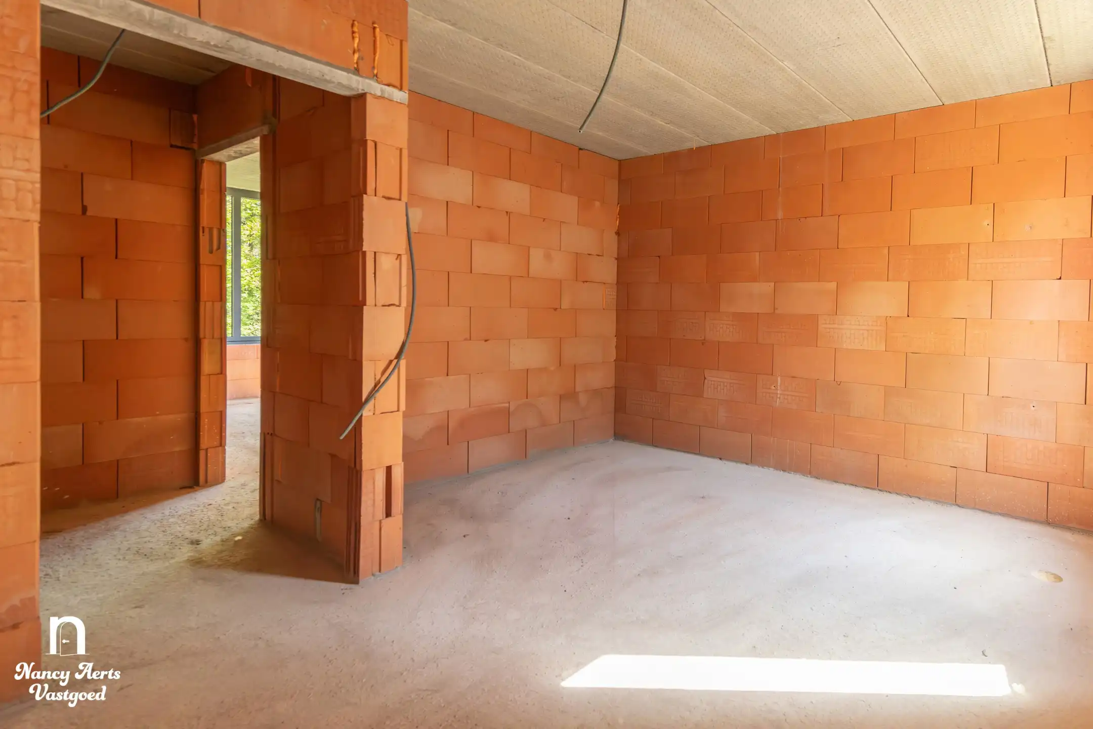Moderne gezinswoning met tuin en afwerking naar eigen smaak foto 14