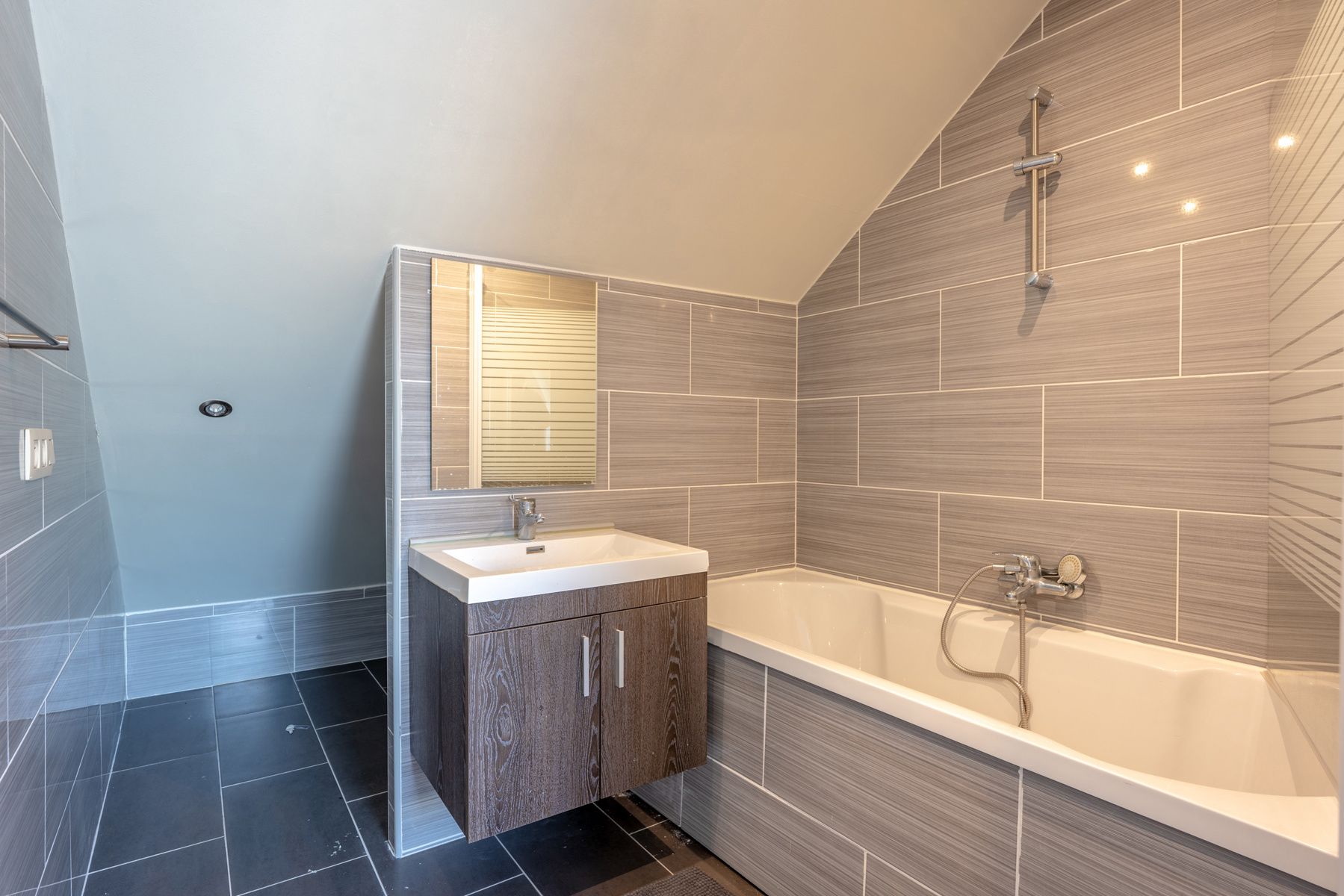 Instapklare woning met 5 slpk, 2 bdk en tuin op een rustige ligging! foto 18
