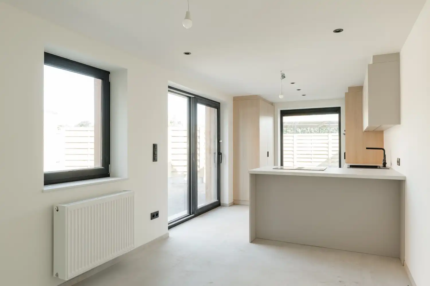 Ruime halfopen woning met 4 slaapkamers, ideaal gelegen aan de Steenweg op Kleine Brogel in Kaulille! foto 6