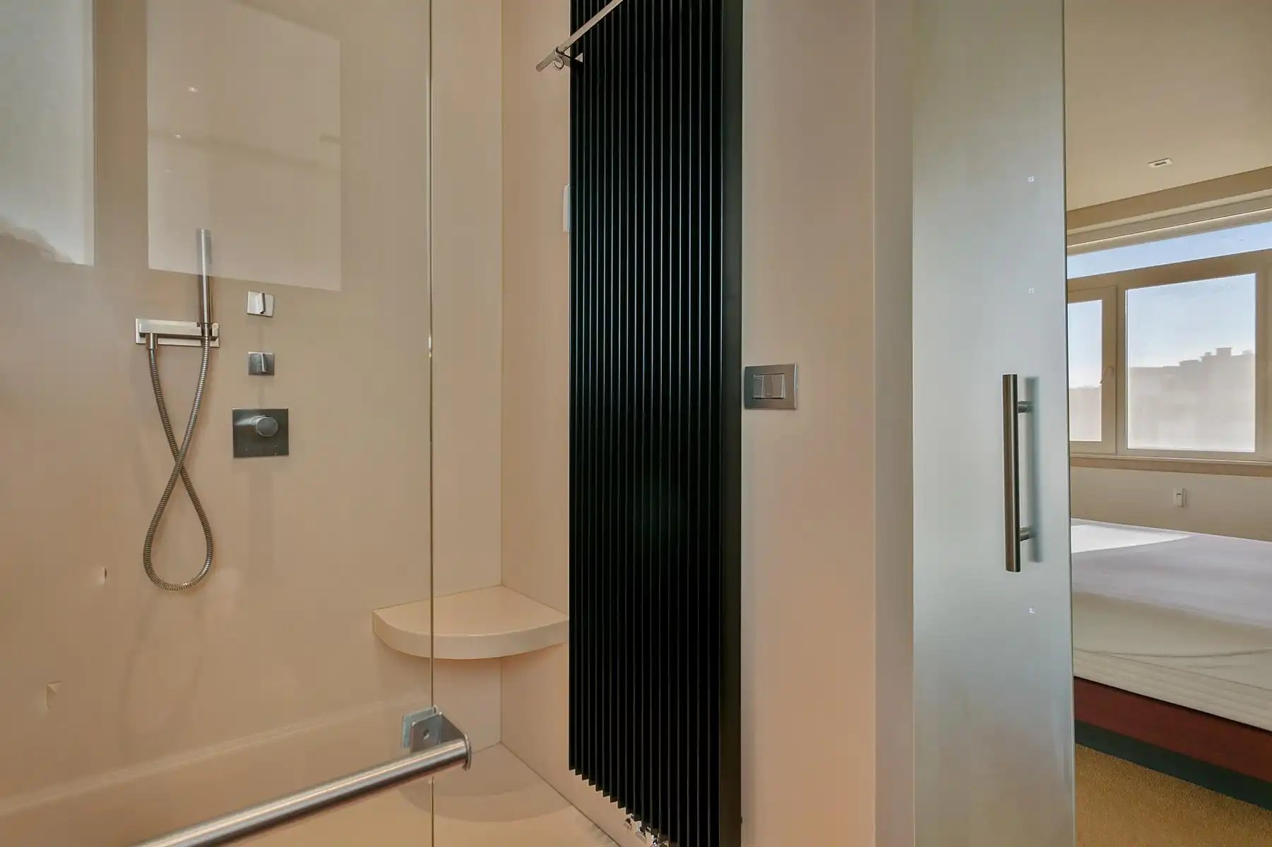 Gemeubileerd app. met uitzicht op het Stadspark  foto 14