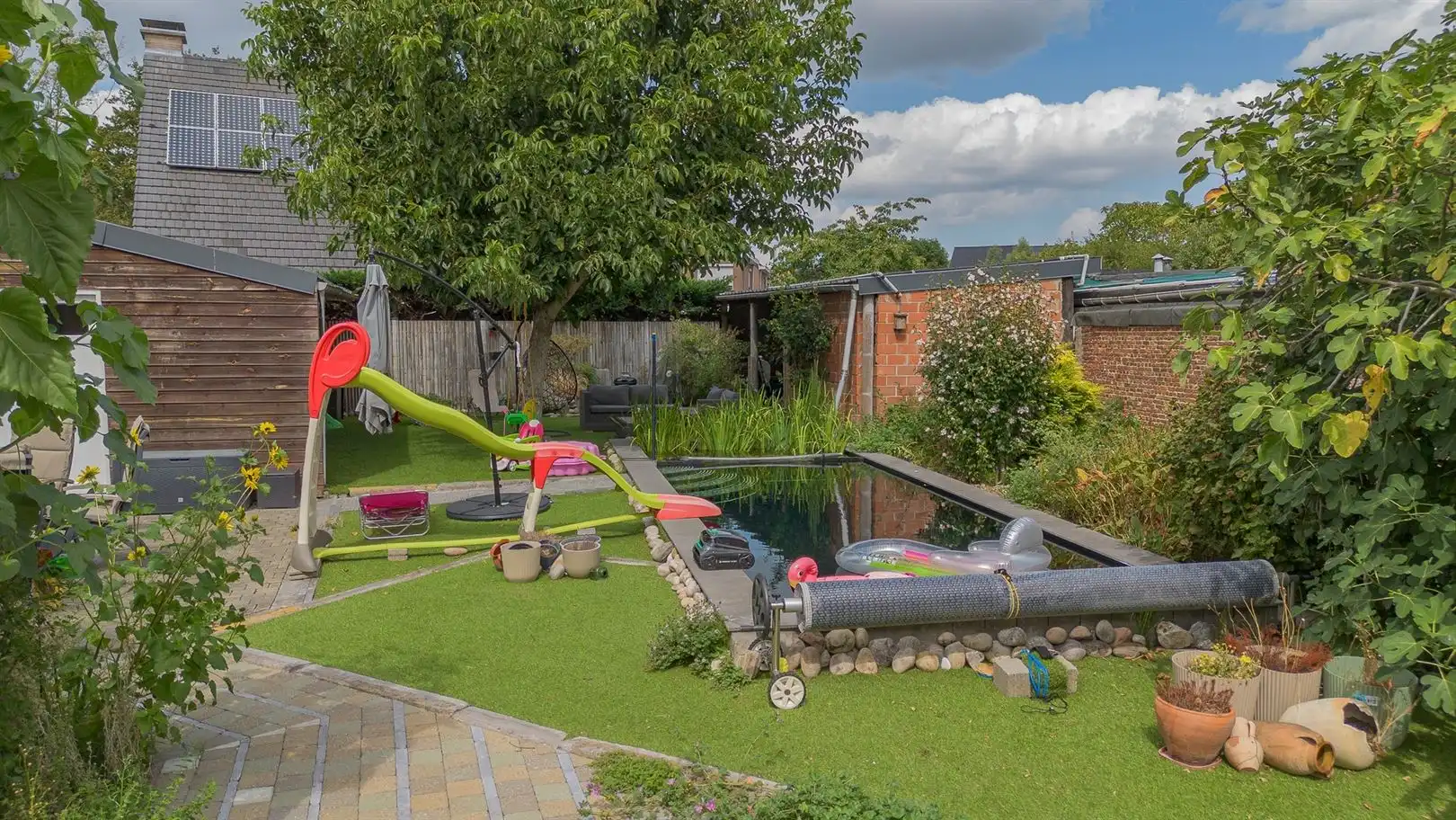 Volledig gerenoveerde woning met zwemvijver en ruime garage foto 28