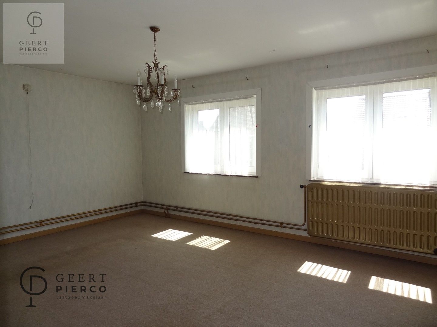 Centraal tussen Hasselt en Sint-Truiden, treffen we aan de Steenweg 56 te Alken deze te renoveren woning met drie slaapkamer, garage en tuin op een perceel van 8a03ca (breedte perceel circa 22m). foto 21