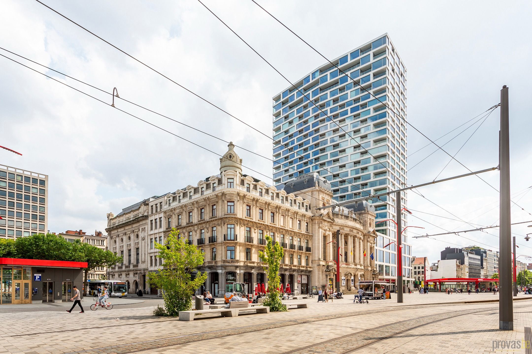 LICHT APP. MET 2 SLPKS EN TERRAS VLAKBIJ OPERAPLEIN foto 21