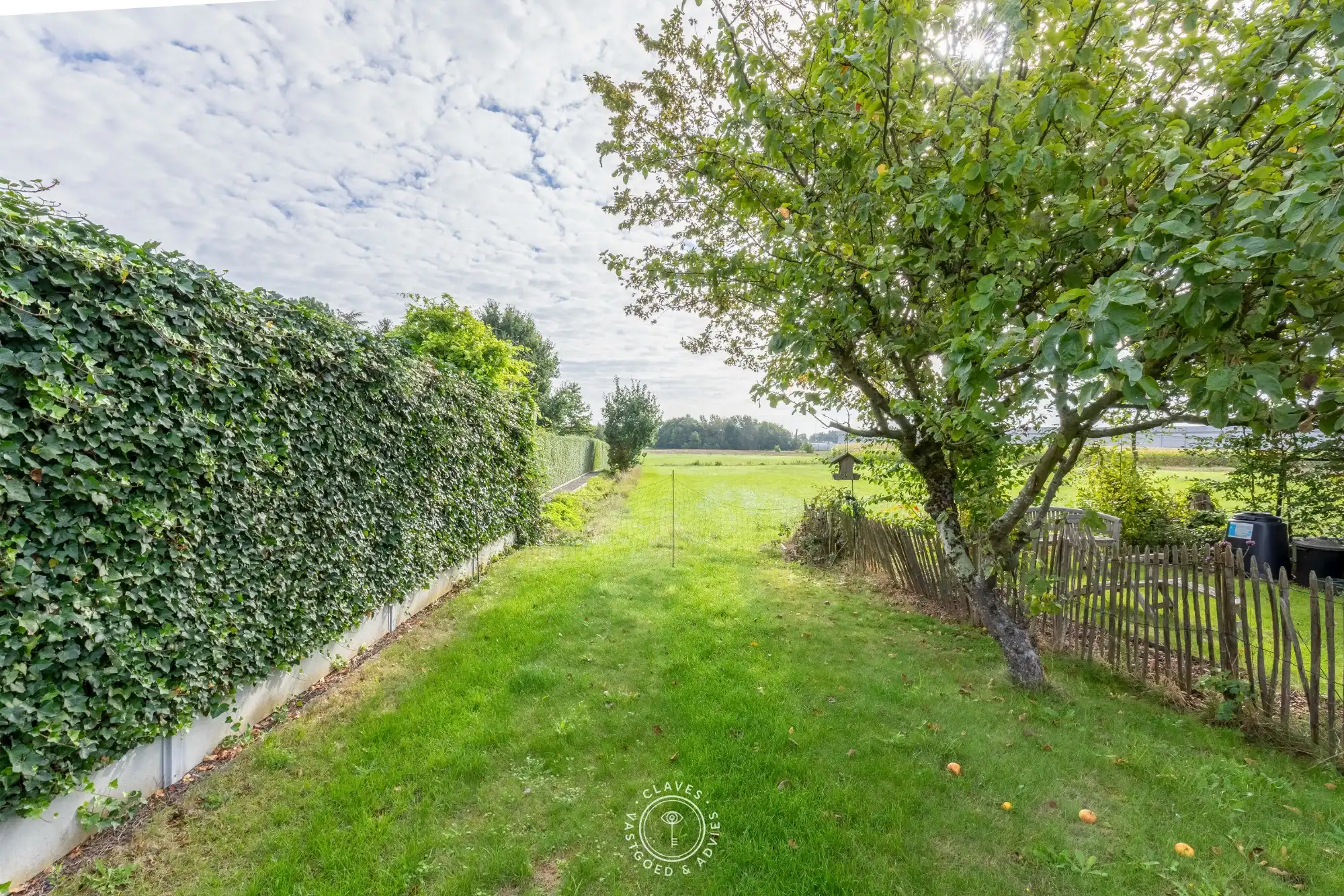 Instapklare halfopen bebouwing met garage en open zicht op de velden foto 8