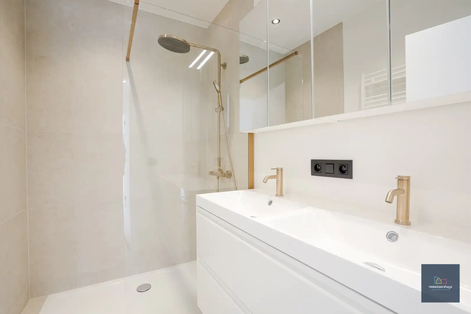Stijlvol gerenoveerd 2 slaapkamerappartement  foto 11