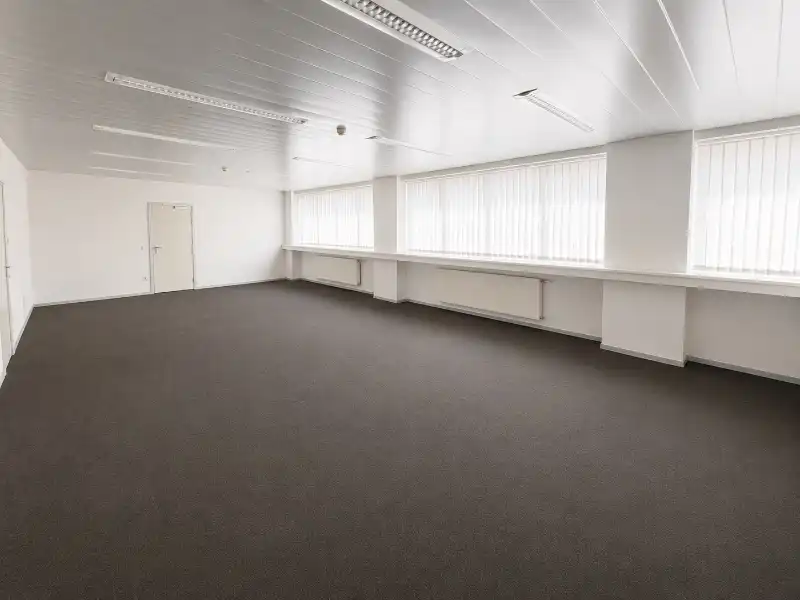 Magazijn te huur foto 6
