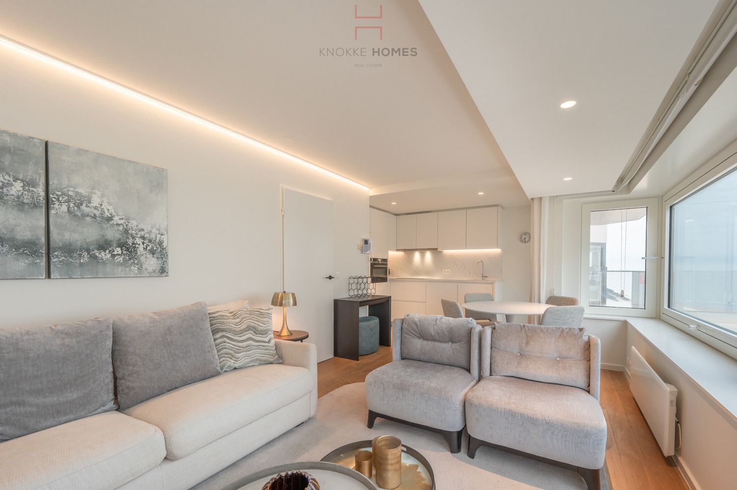 Volledig gerenoveerd vakantie-appartement met breed zijdelings zeezicht foto 4