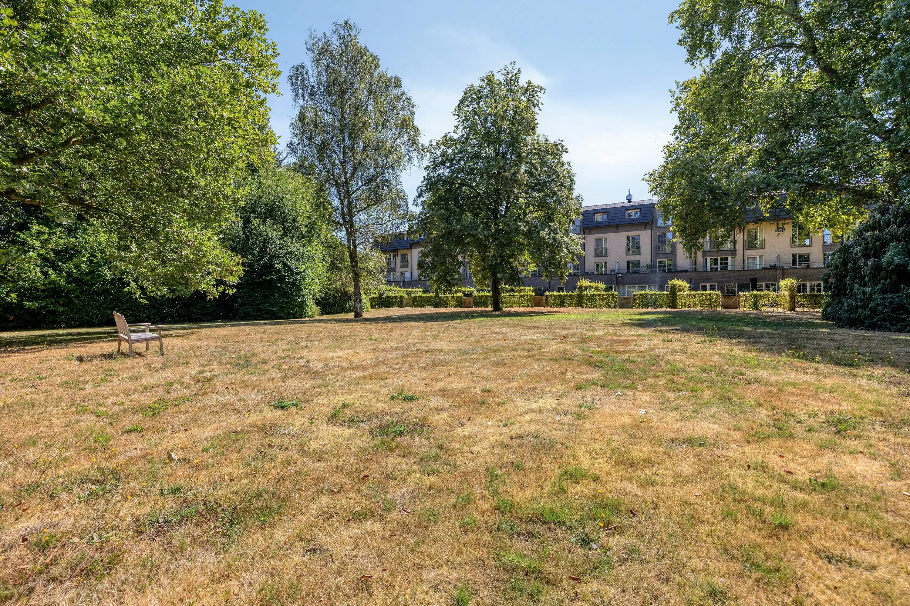 Mooi parkappartement met 2 slaapkamers, garage en 2 kelders foto 25