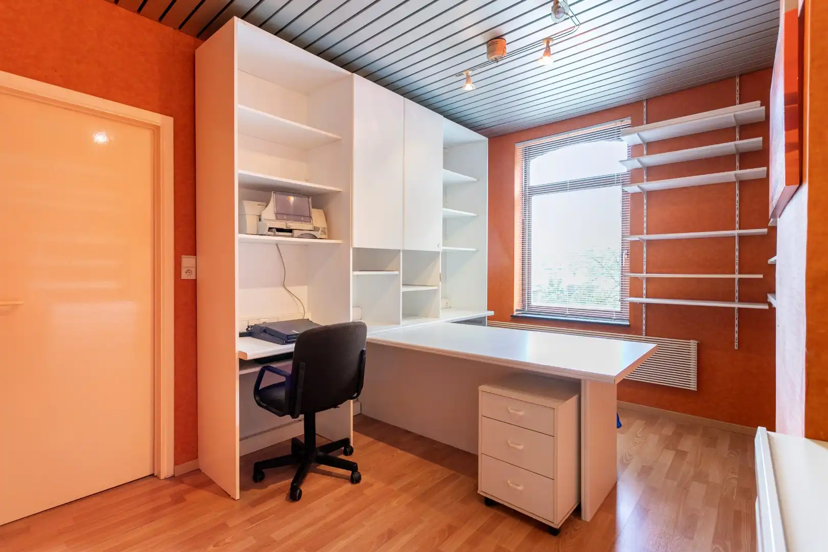 Instapklare woning met 4 slpk te Halle foto 18