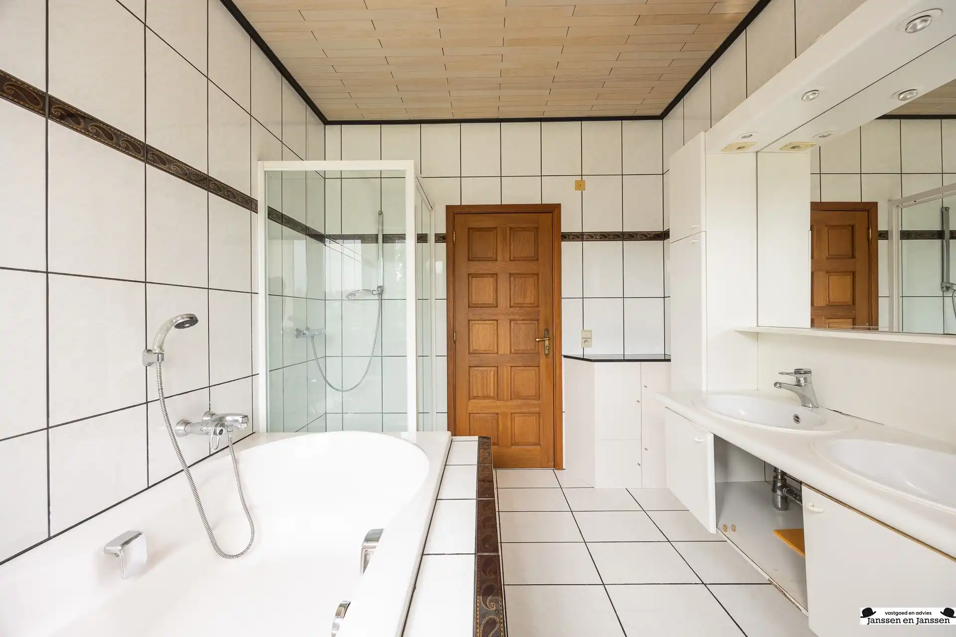 Te renoveren woning met 6à8 slaapkamers, garage en tuin! foto 11