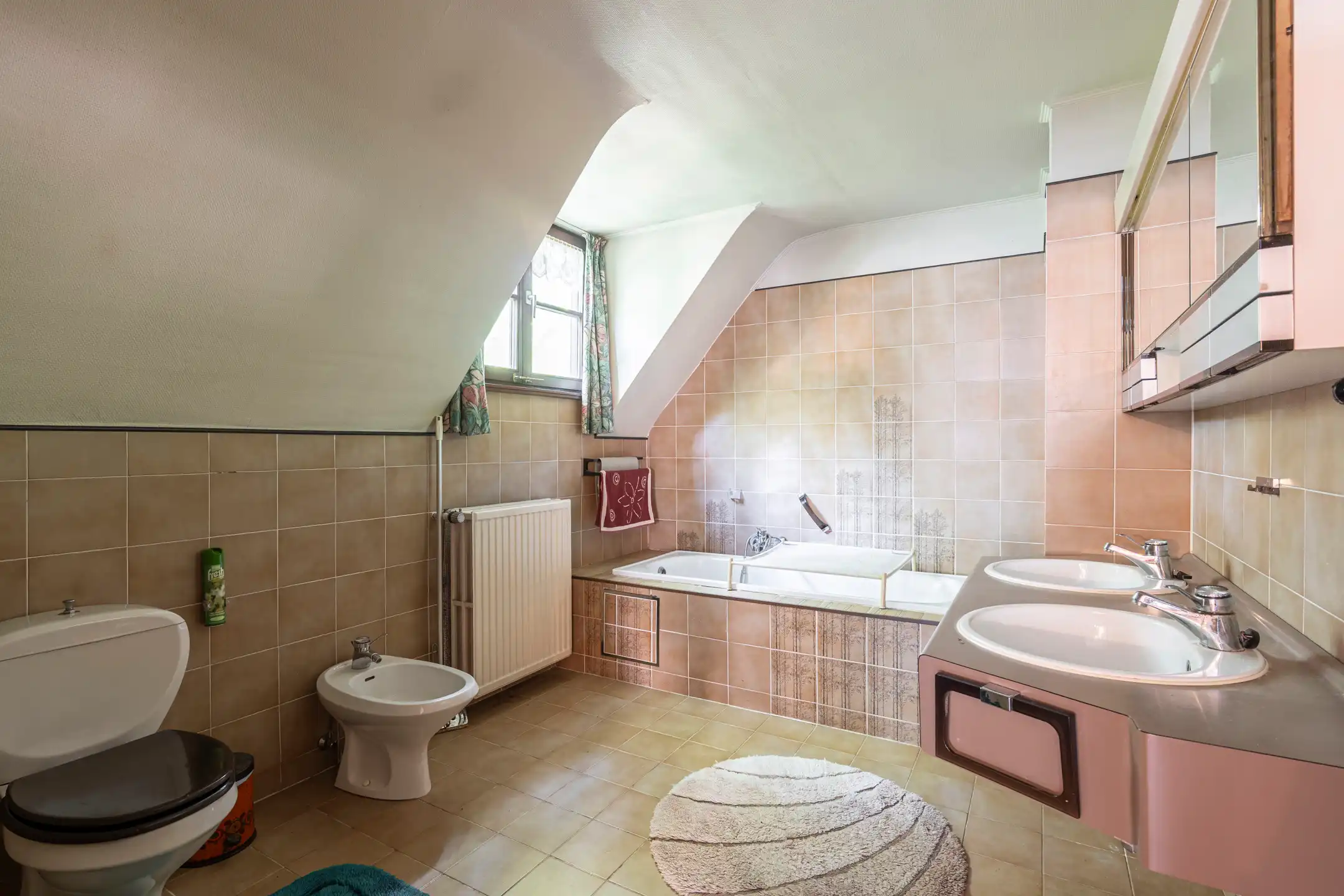 Te renoveren woning met 6 slpk. op 2.581 m² foto 15