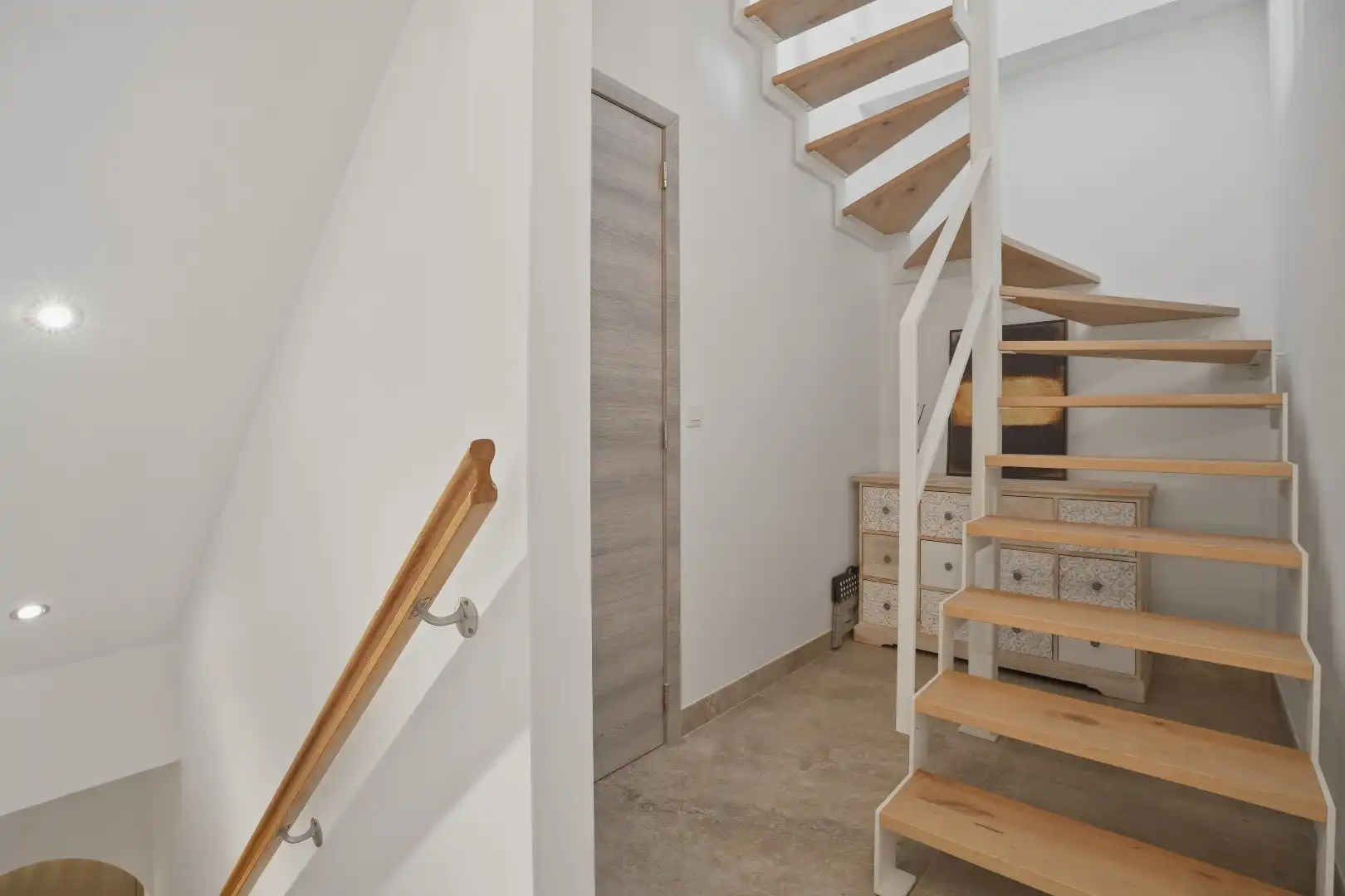 Ruime en instapklare rijwoning in het hart van Nieuwpoort op 284 m² met garage en nieuwe oprit! foto 16