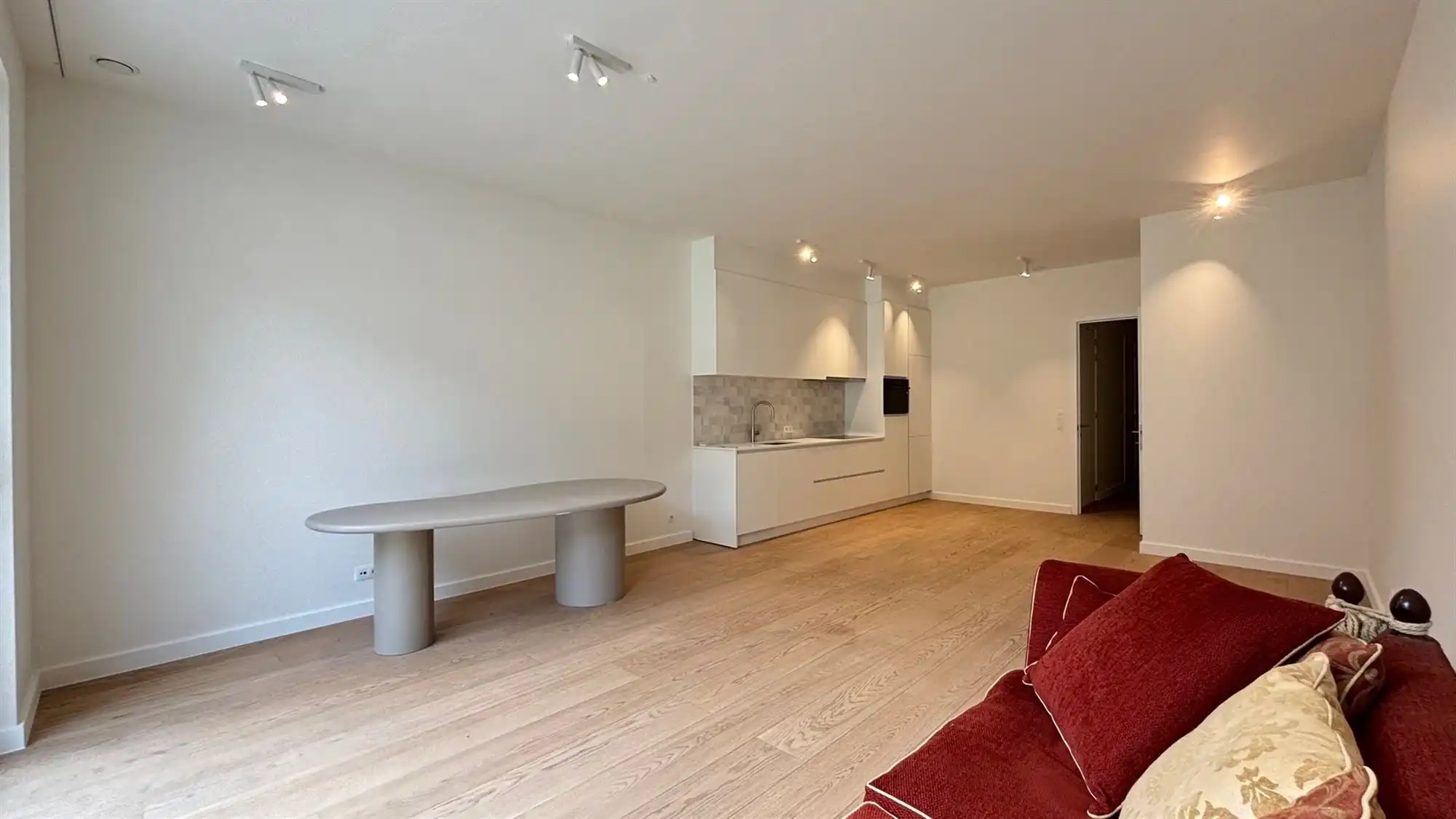 Gerenoveerd gelijkvloers appartement met tuin foto 4