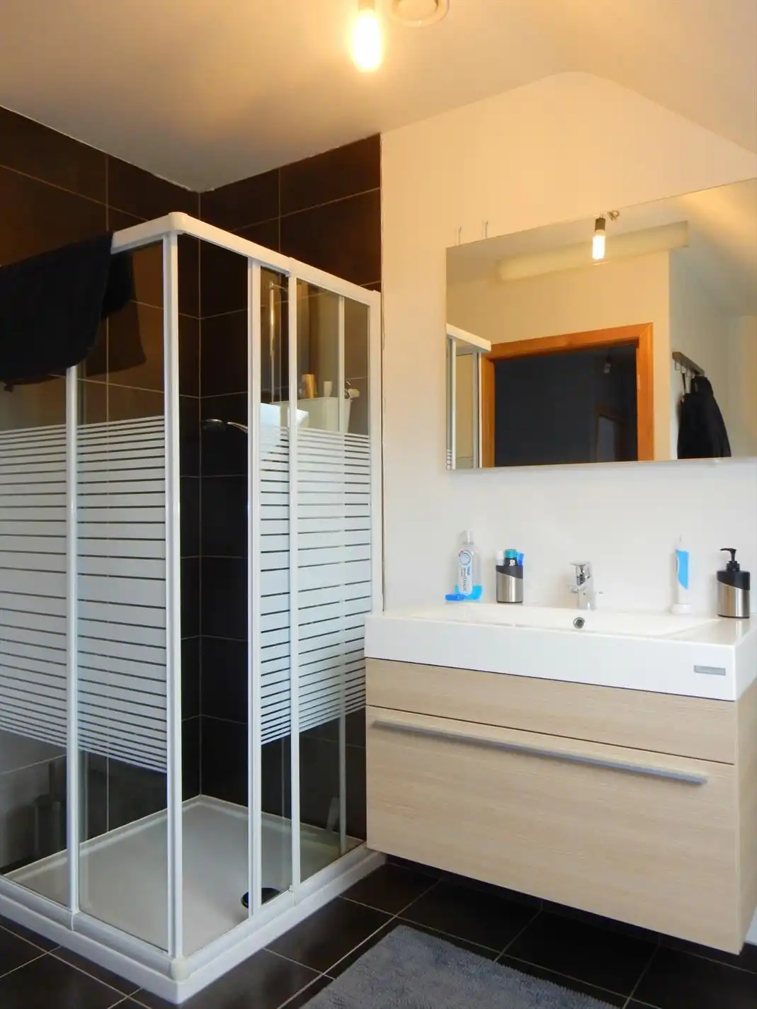 Te huur: ruime woning met 3 slaapkamers, tuin en garage foto 12