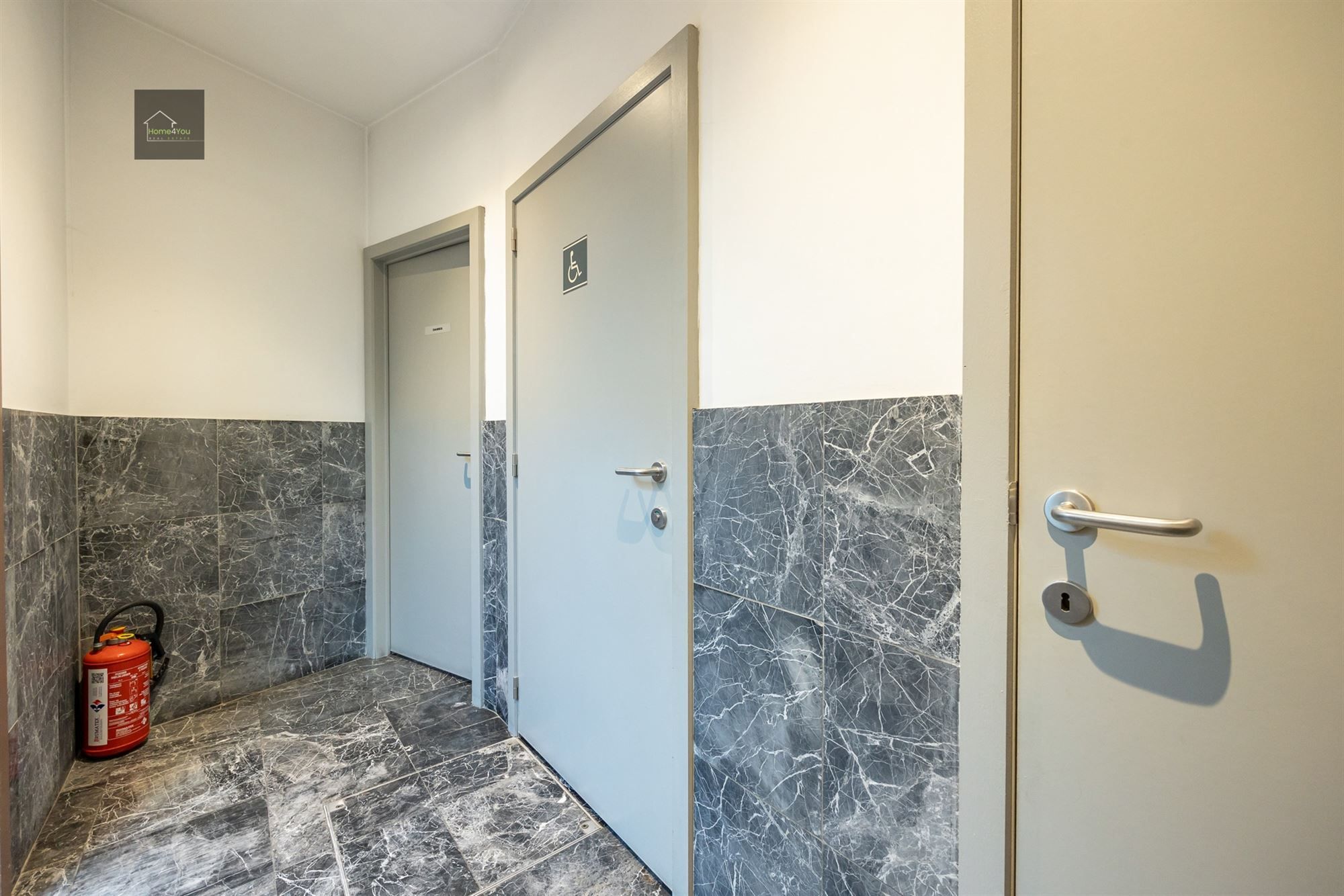 Ruim handelspand op toplocatie foto 18