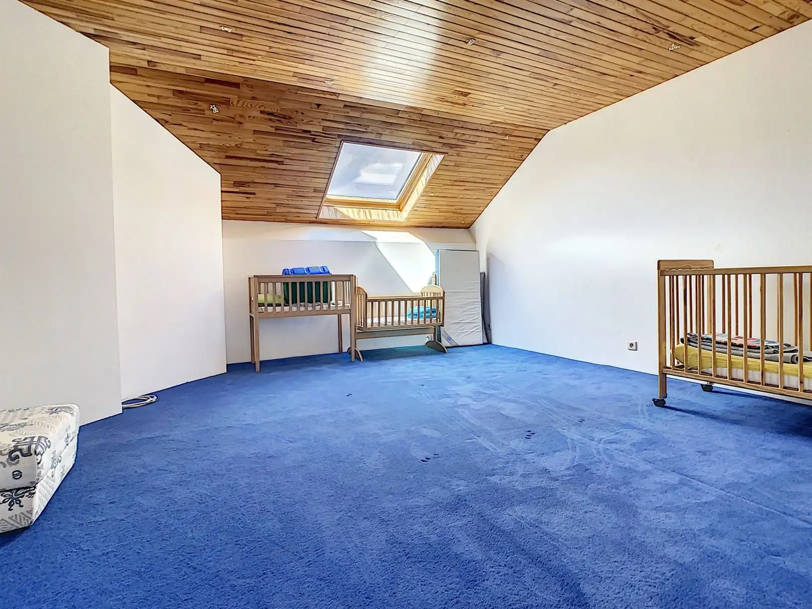 Ruime landelijke woning met 5 slpks, 19a 76ca foto 50