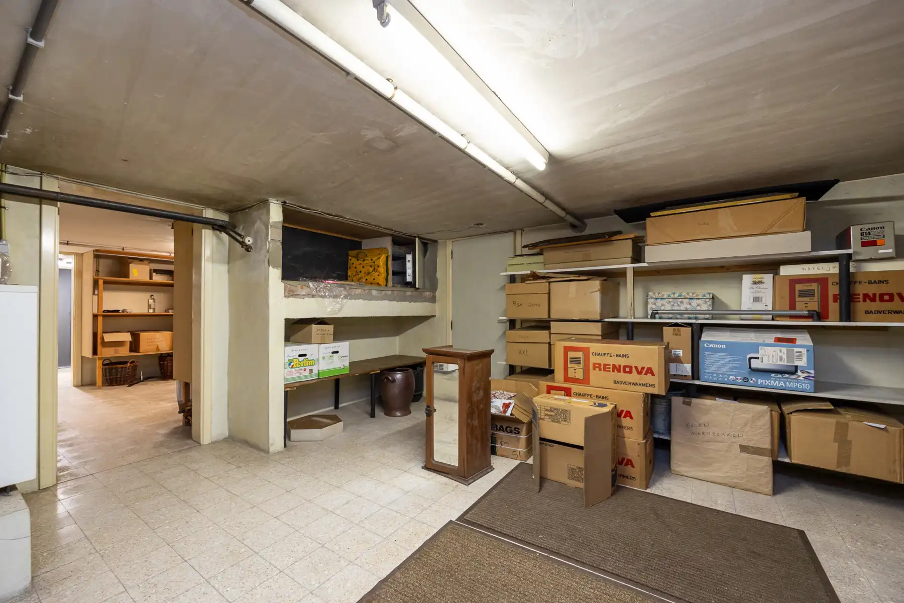 Een ruim handelspand met bovengelegen woning gelegen aan de Zeshoek in Turnhout.  foto 7