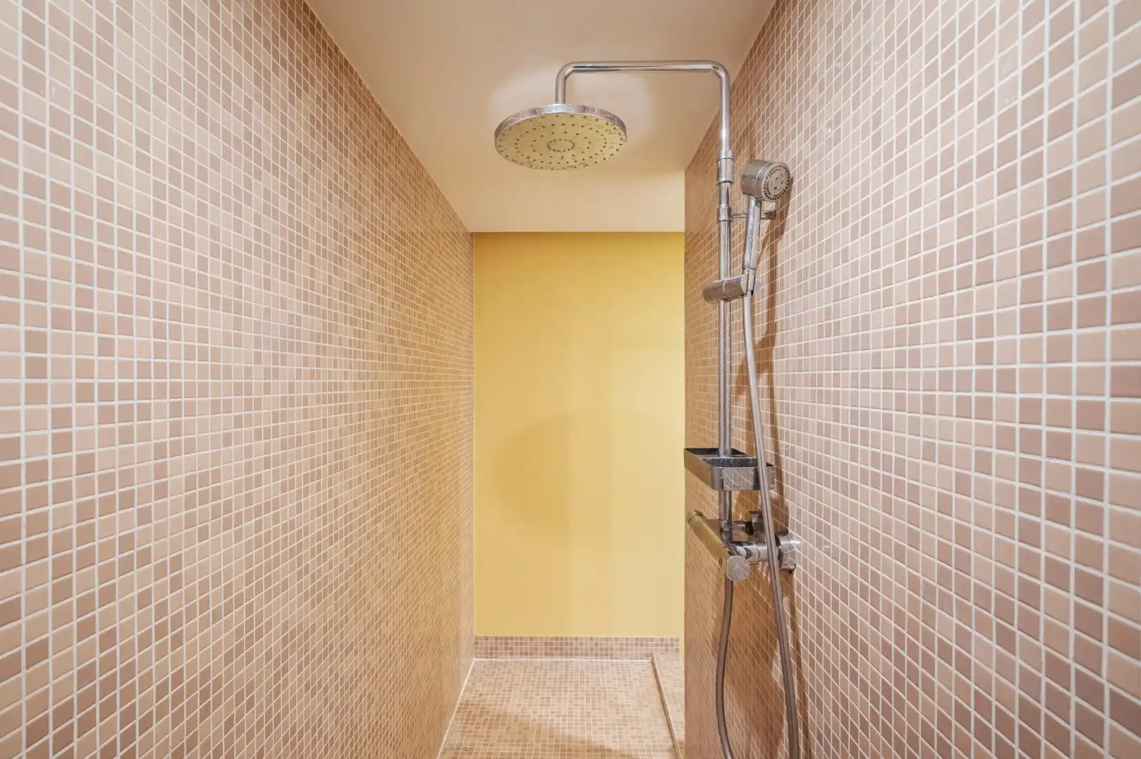 OPBRENGSTEIGENDOM: HANDELSGELIJKVLOERS + 3 SLPK APPARTEMENT foto 26