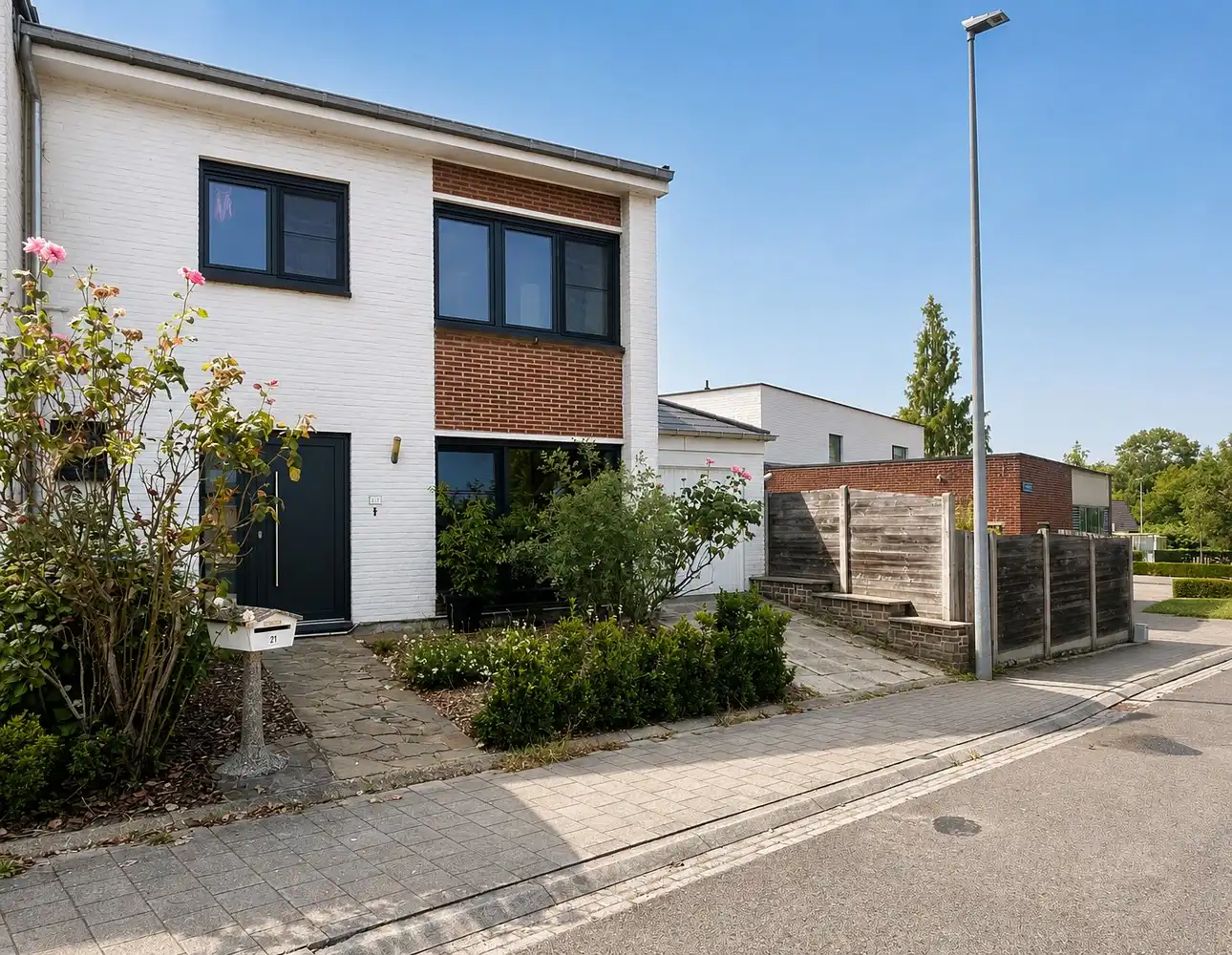 Instapklare, recent gerenoveerde woning op toplocatie in Egenhoven foto {{pictureIndex}}