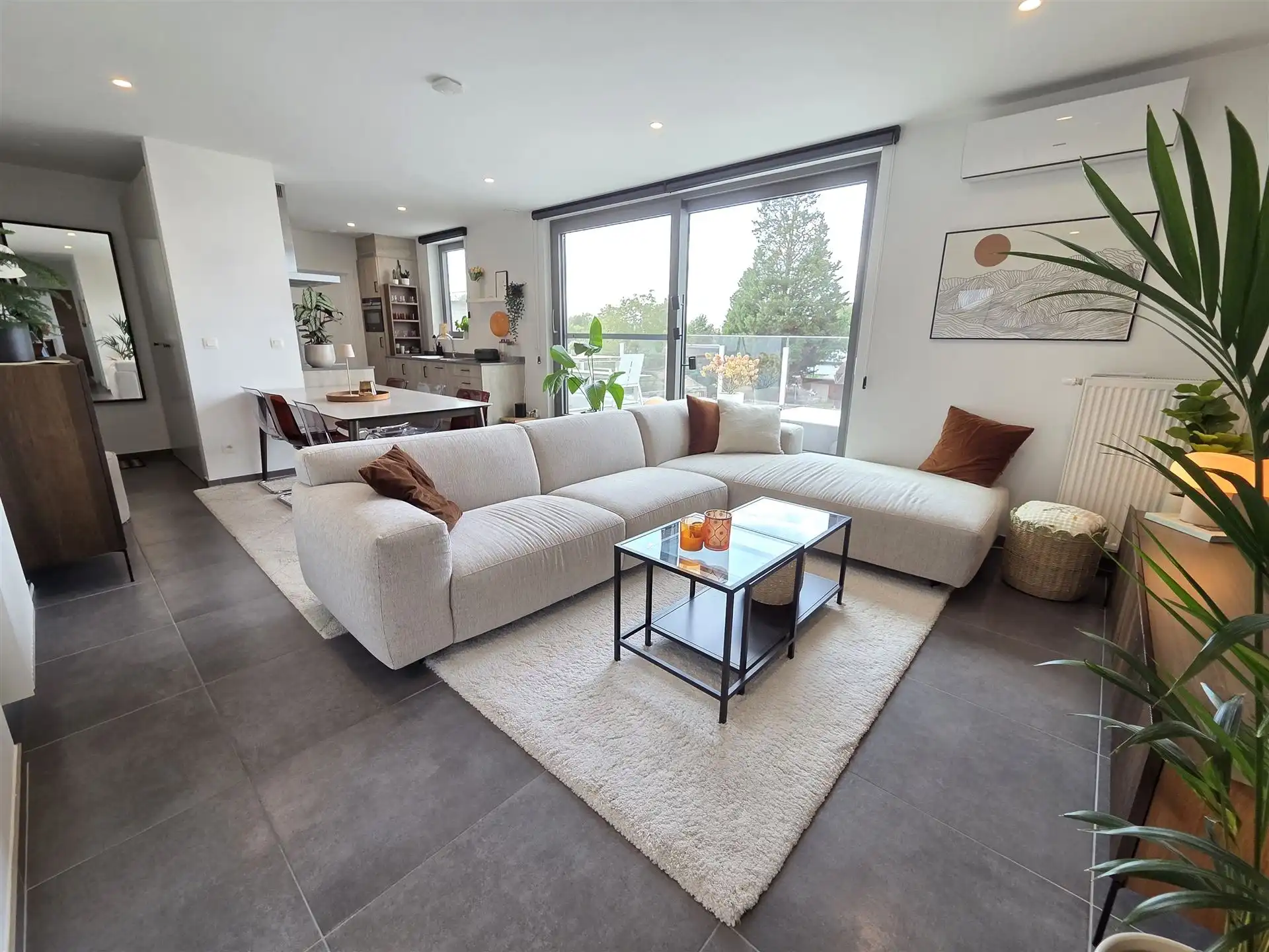 Energiezuinig appartement met 2 slks, zeer groot terras, carport en kelderberging foto 3