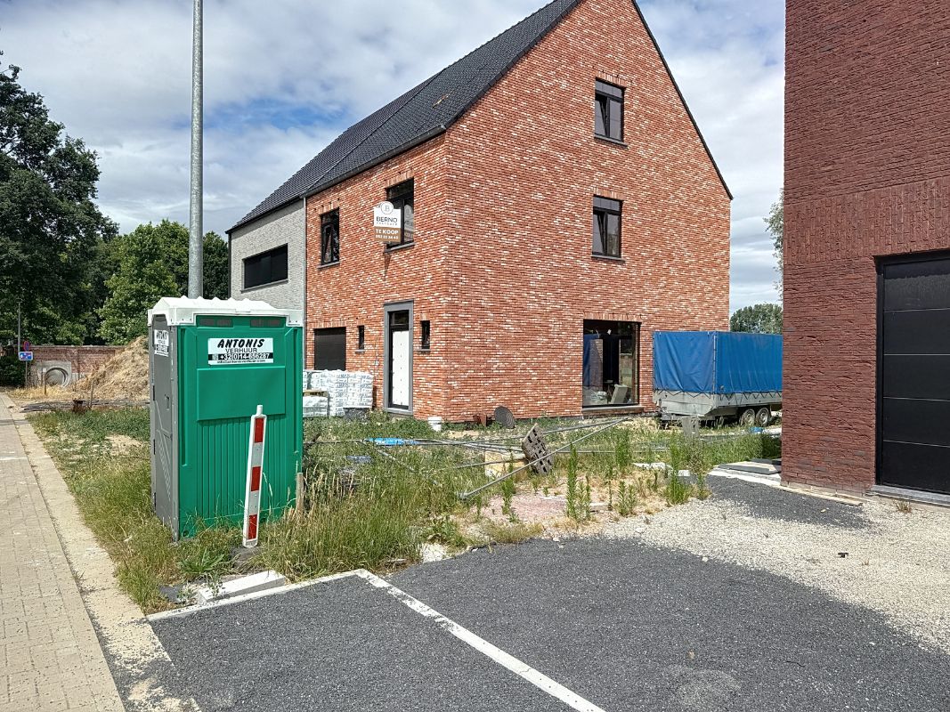 Afgewerkte nieuwbouwwoning met 4 slaapkamers en garage foto 3