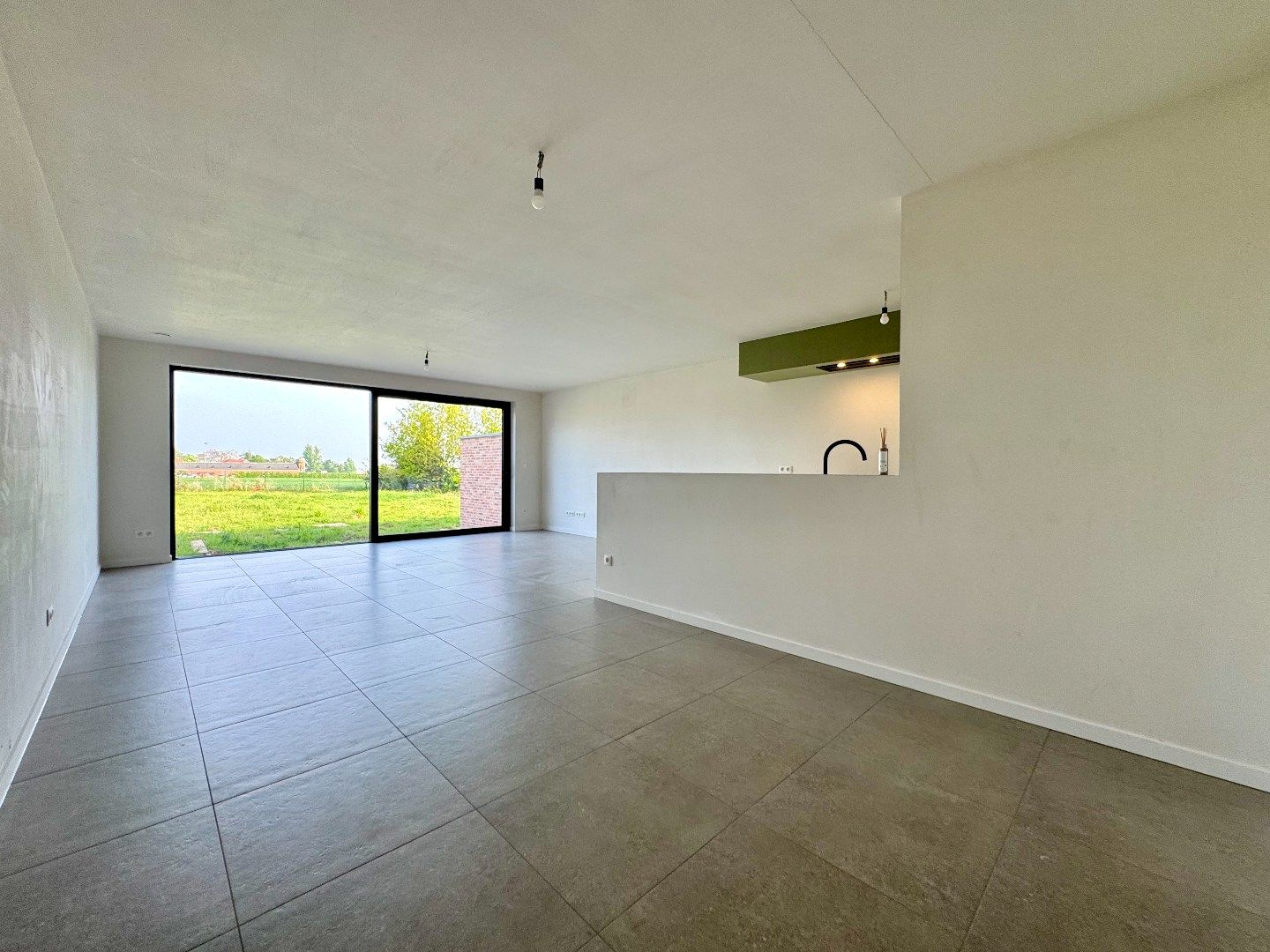 NIEUWBOUW WONING MET 3 SLAAPKAMERS, GARAGE EN TUIN (515m²) foto 7