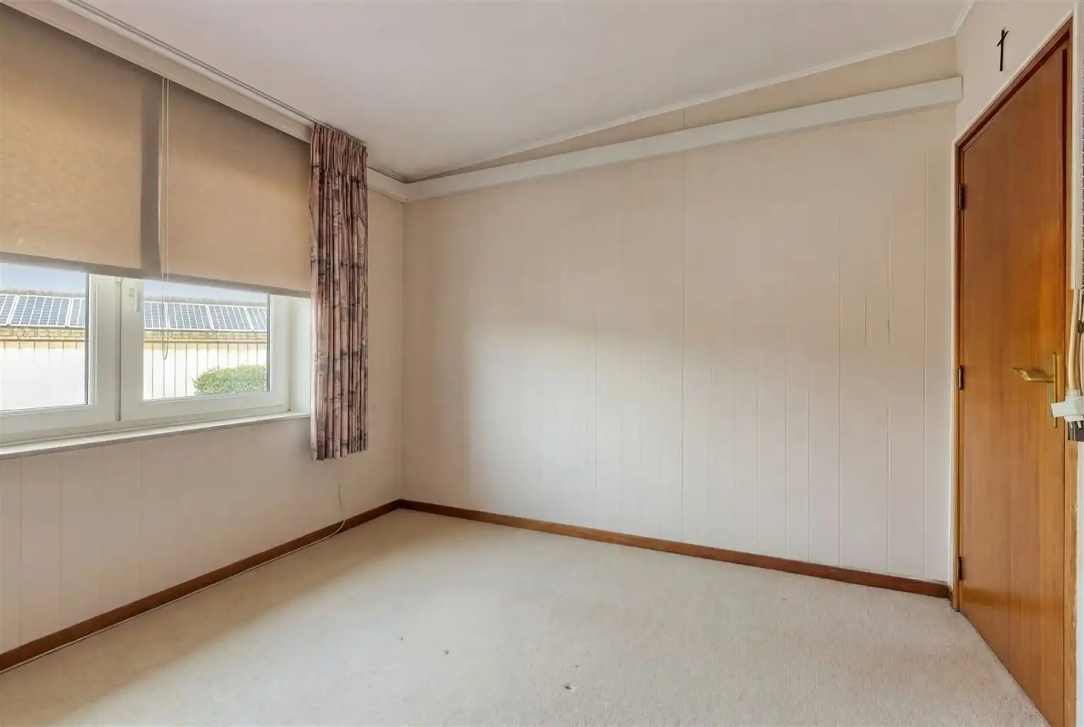 Ruime halfopen stadswoning met 3 slaapkamers, gezellige binnenkoer en achterliggende loods in het centrum van Maaseik. foto 12