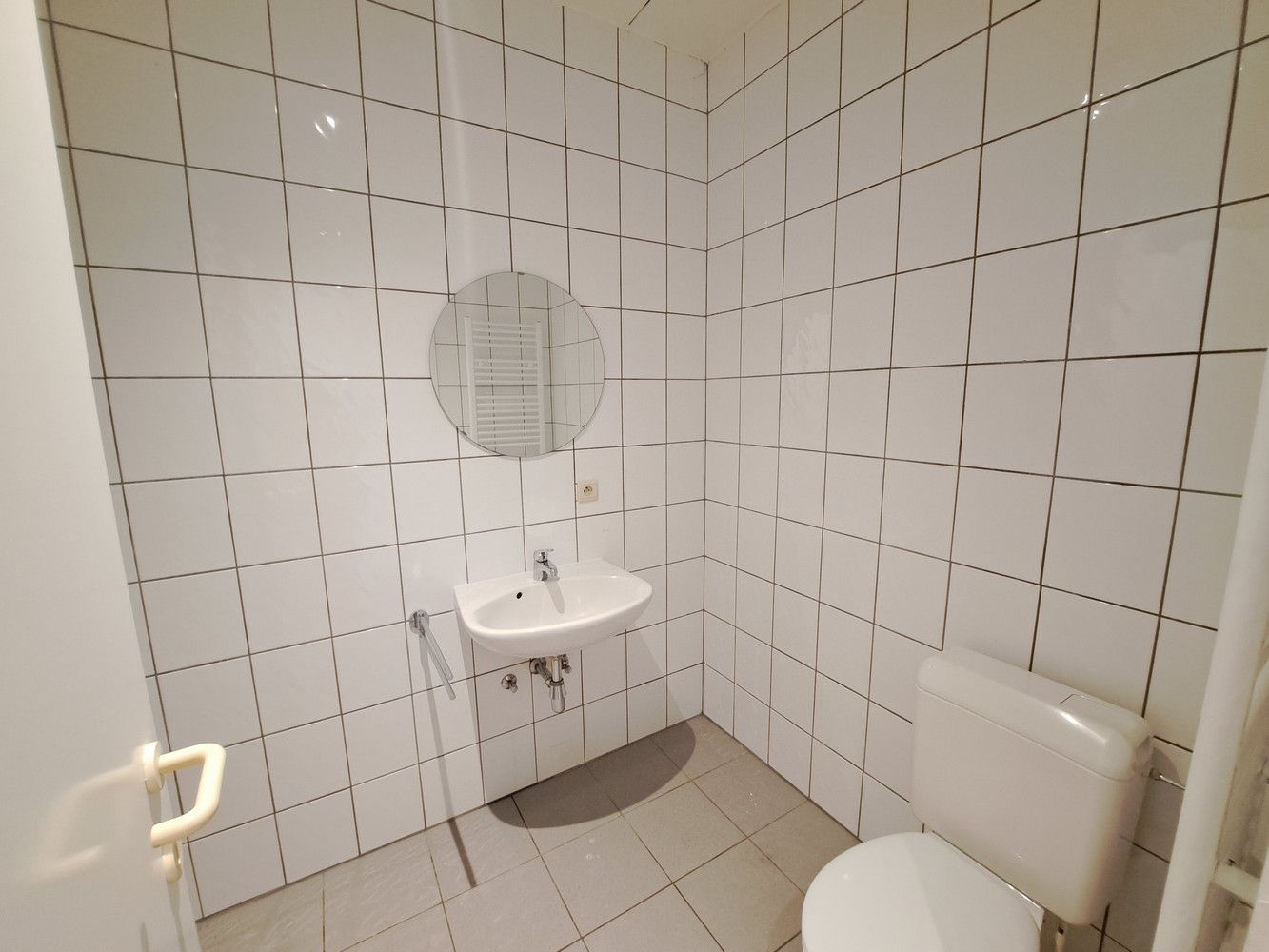 Instapklaar Gelijkvloers Appartement met Terras foto 7