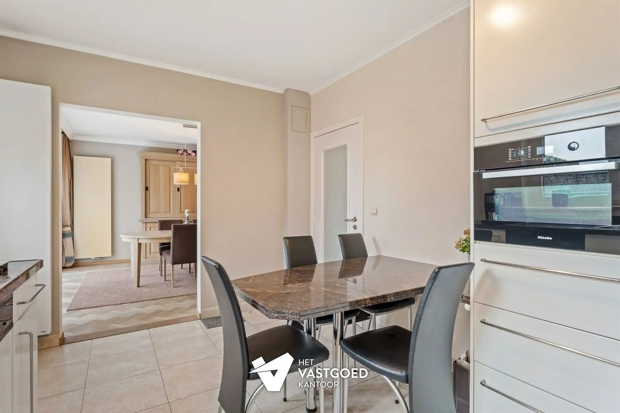PERFECT ONDERHOUDEN STADSWONING (174M²) MET 5 SLAAPKAMERS EN AANPALENDE GARAGE foto 11