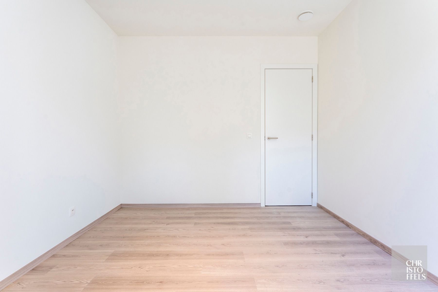 TE HUUR - Nieuwbouw 2-slaapkamerappartement in hartje Lanaken! foto 11